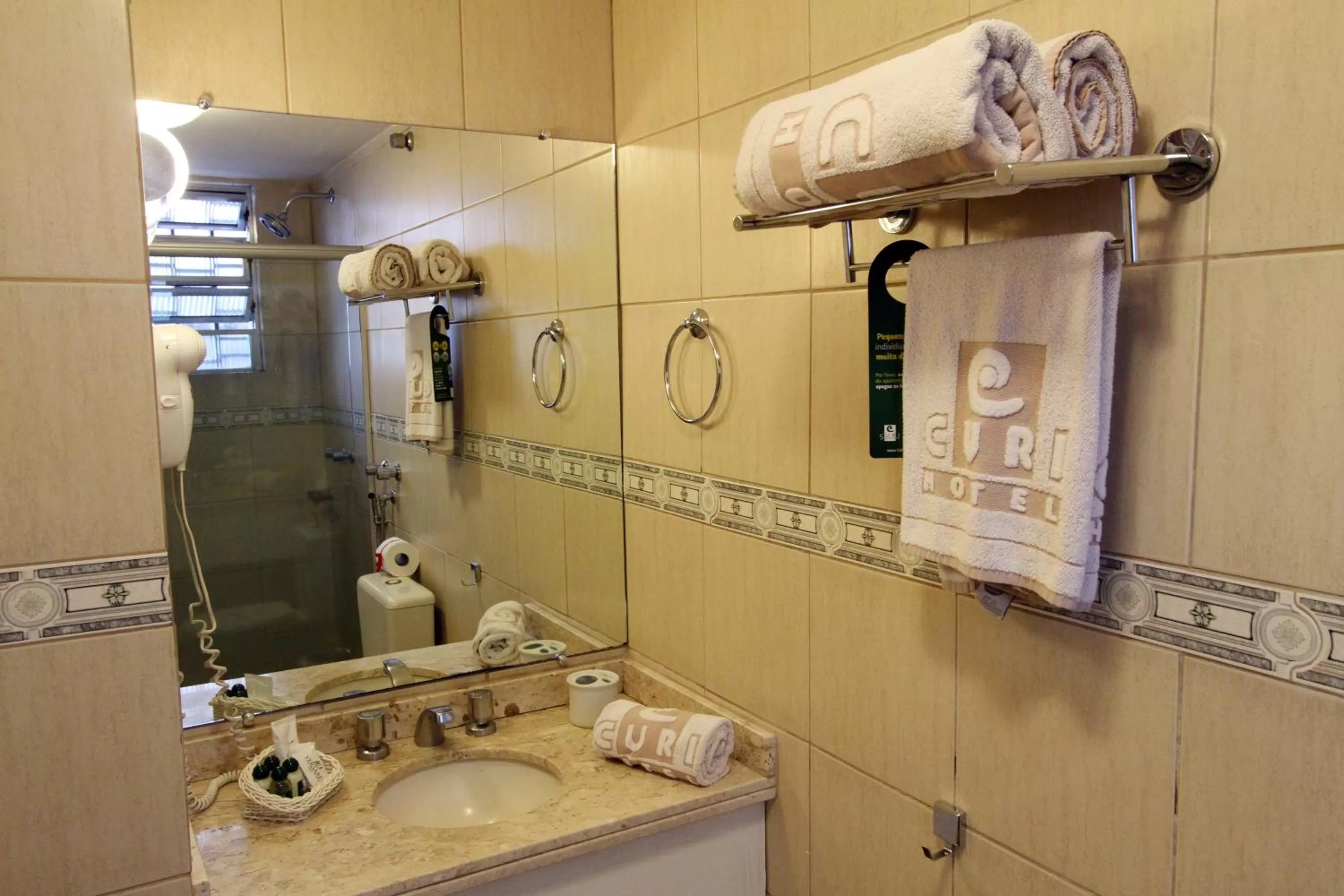 Bathroom in Hotel Curi Executive