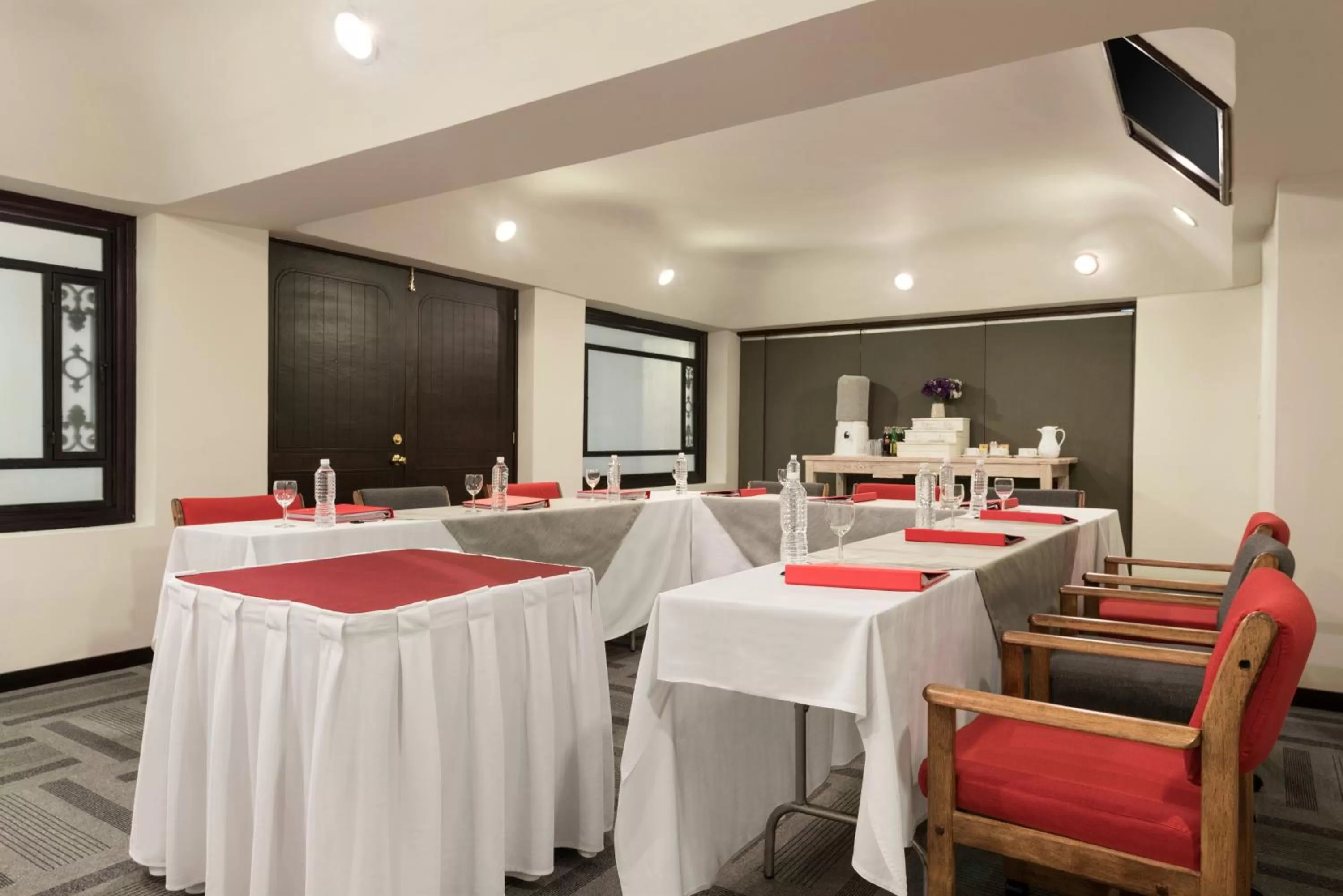 Business facilities in Ramada Plaza by Wyndham Leon