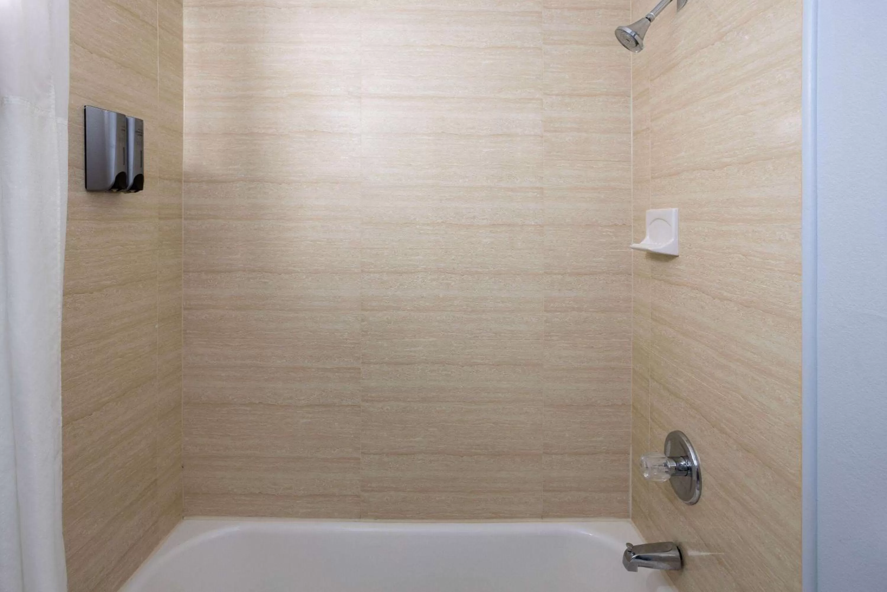 TV and multimedia in Days Inn by Wyndham Queensbury/Lake George