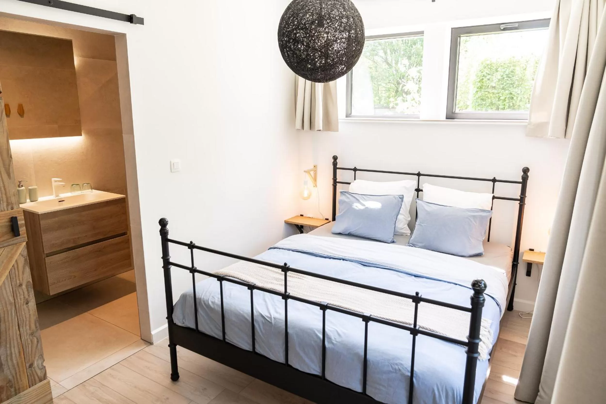 Property building, Bed in De Gulle Beemden