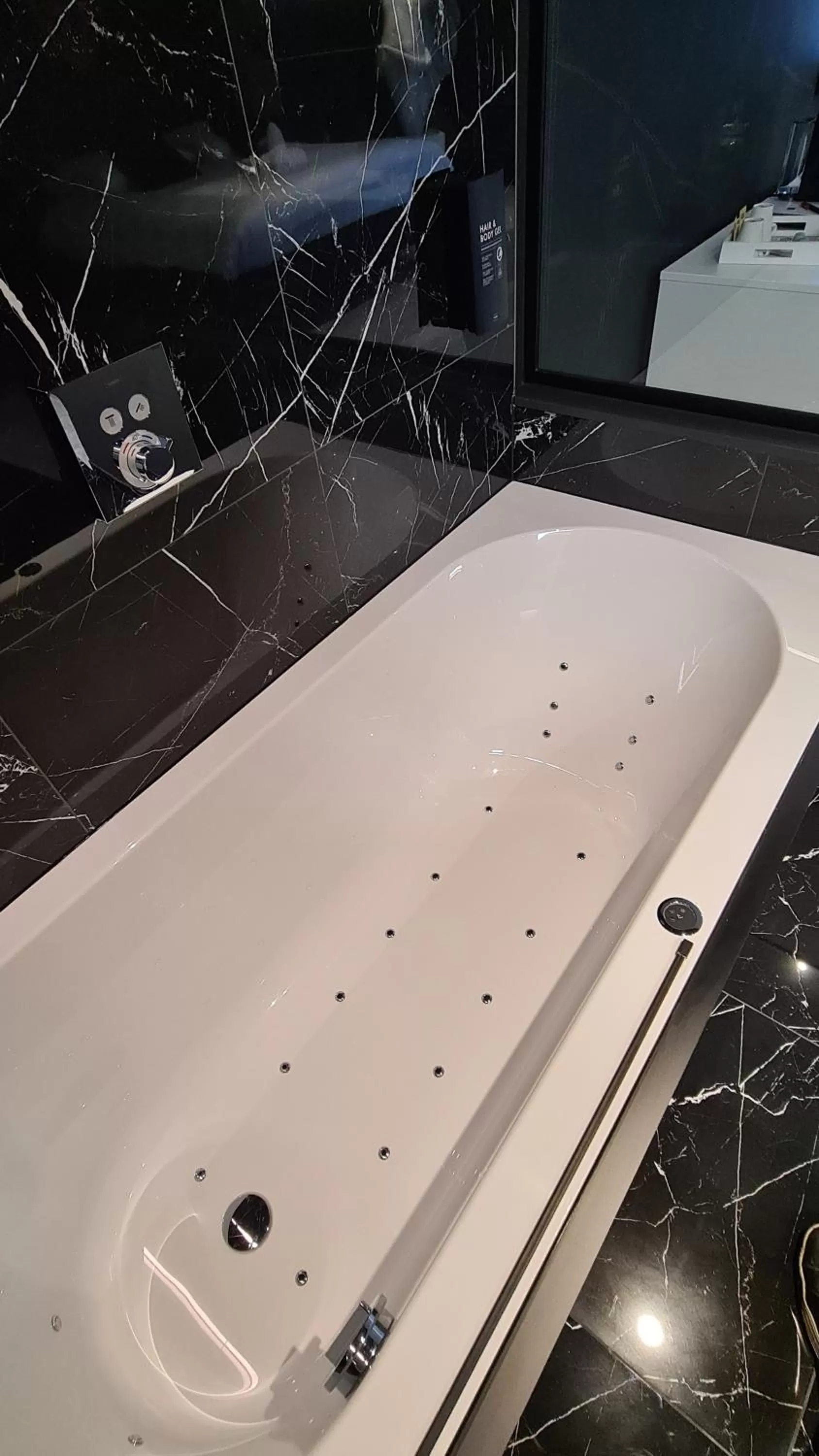 La Reine Hôtel & Restaurant