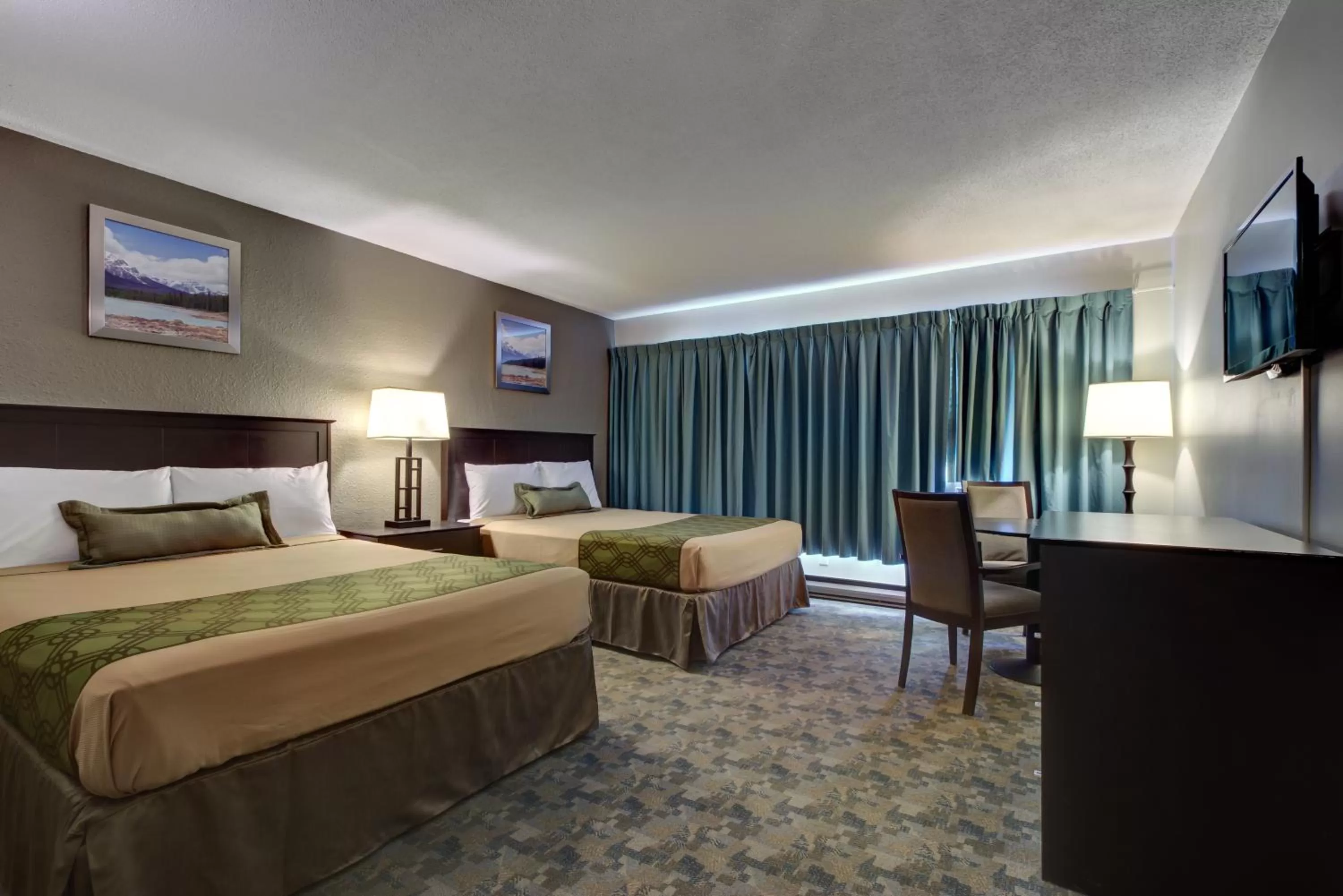 Bedroom, Bed in Knights Inn Kamloops