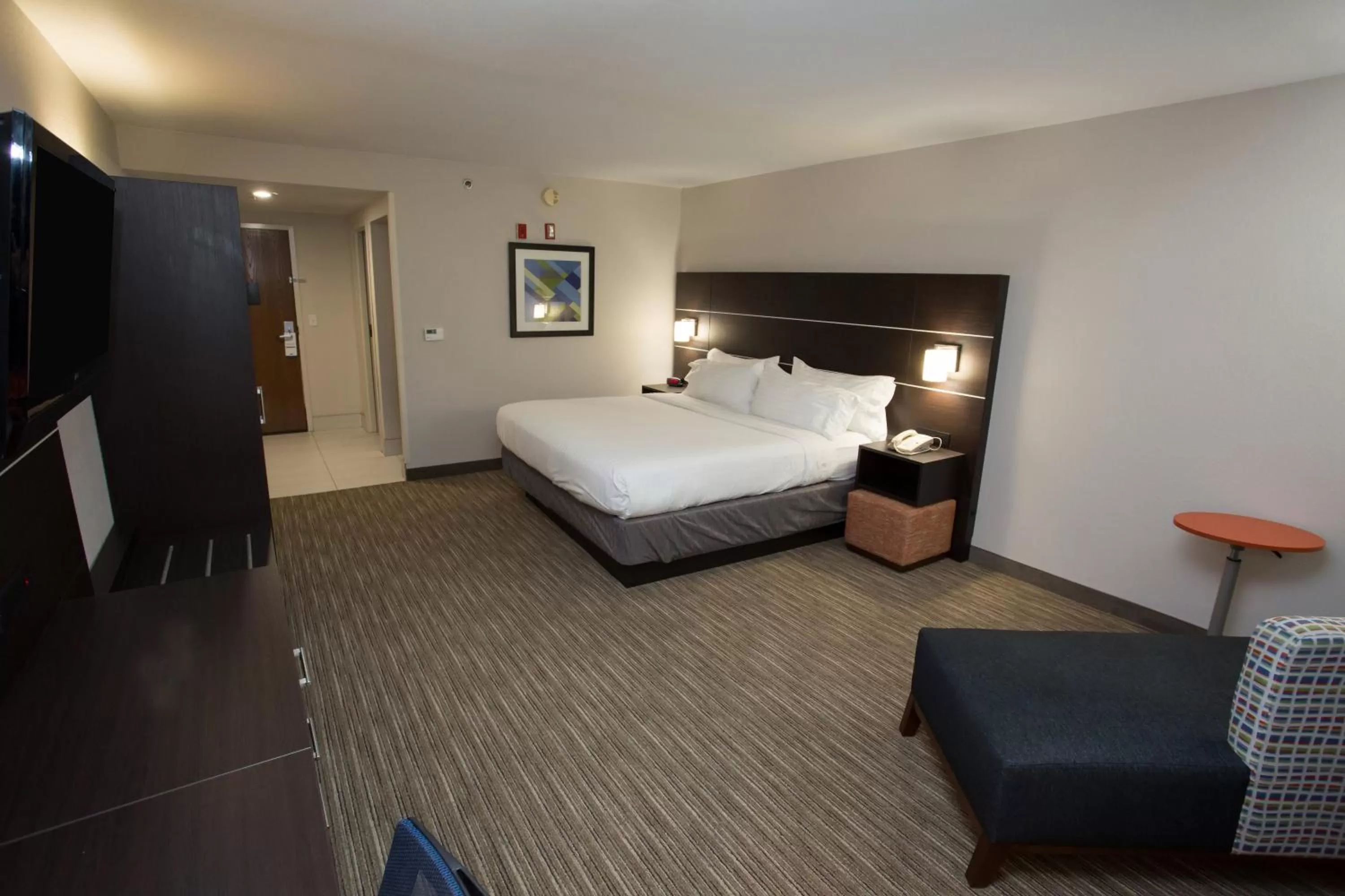 Photo of the whole room, Bed in Holiday Inn Express Wilmington by IHG