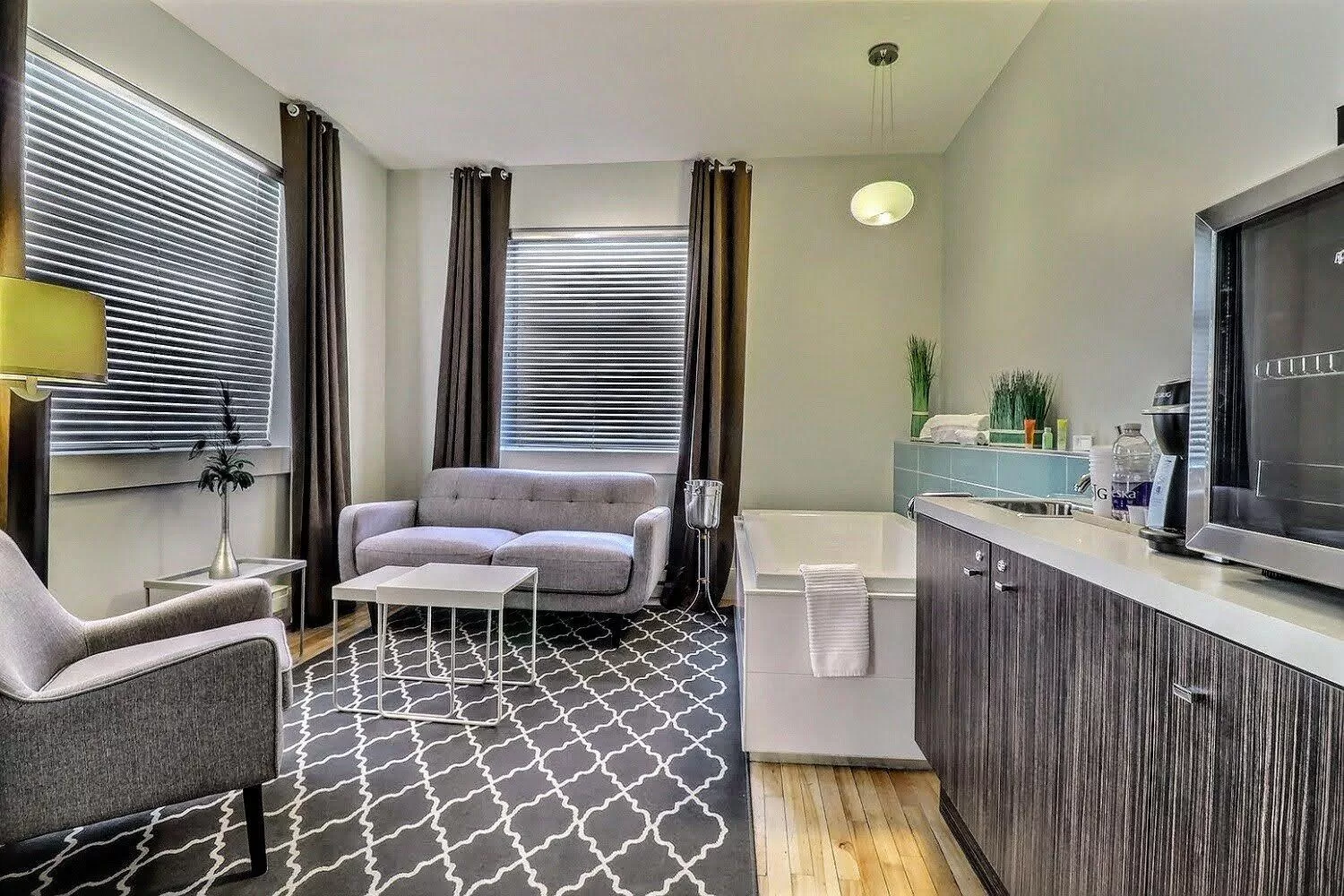 St. James' Gate, Boutique Hotel