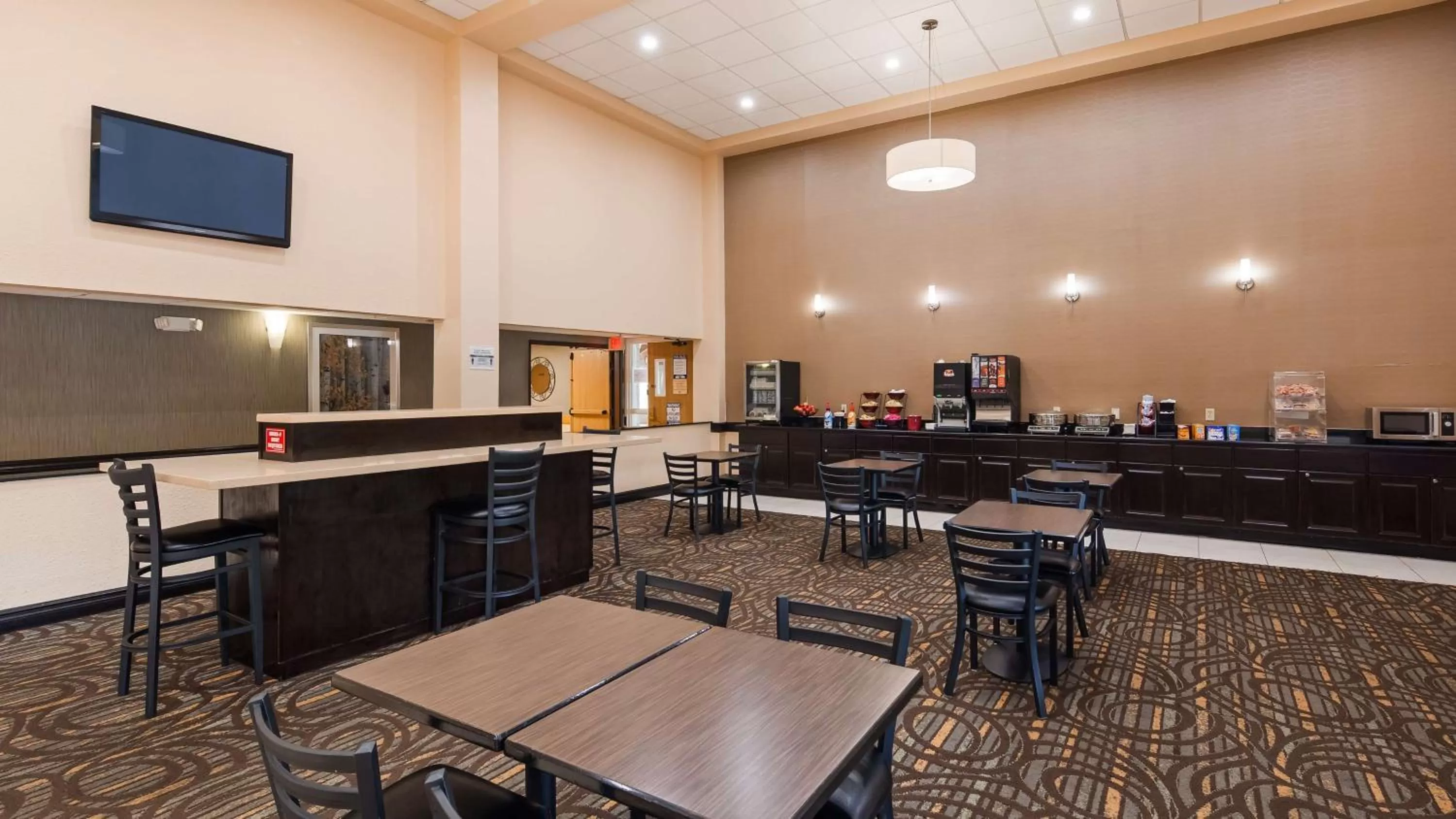 Restaurant/places to eat in Best Western Plus Newark/Christiana Inn