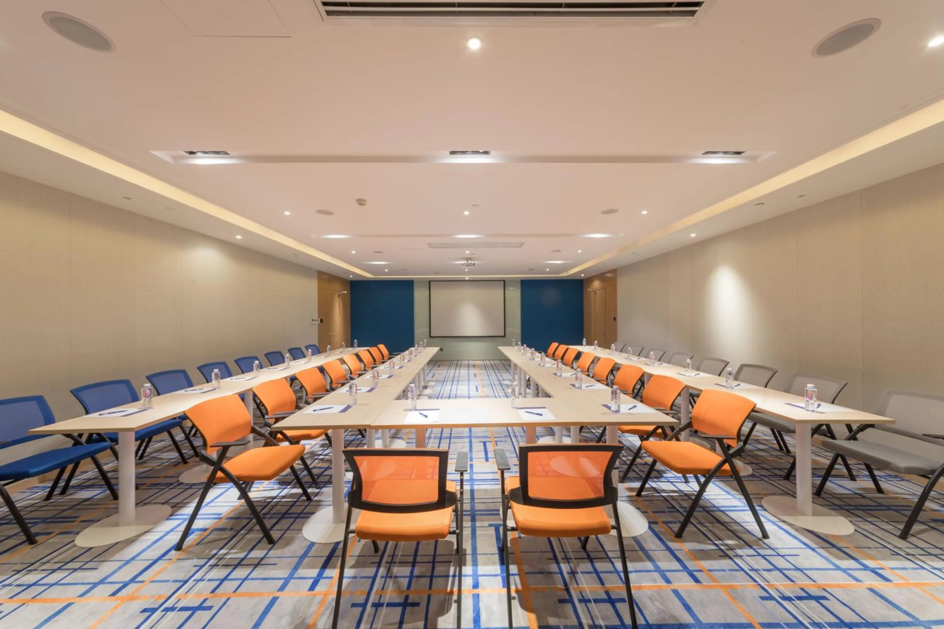 Meeting/conference room in Holiday Inn Express Shanghai Jiading Center by IHG