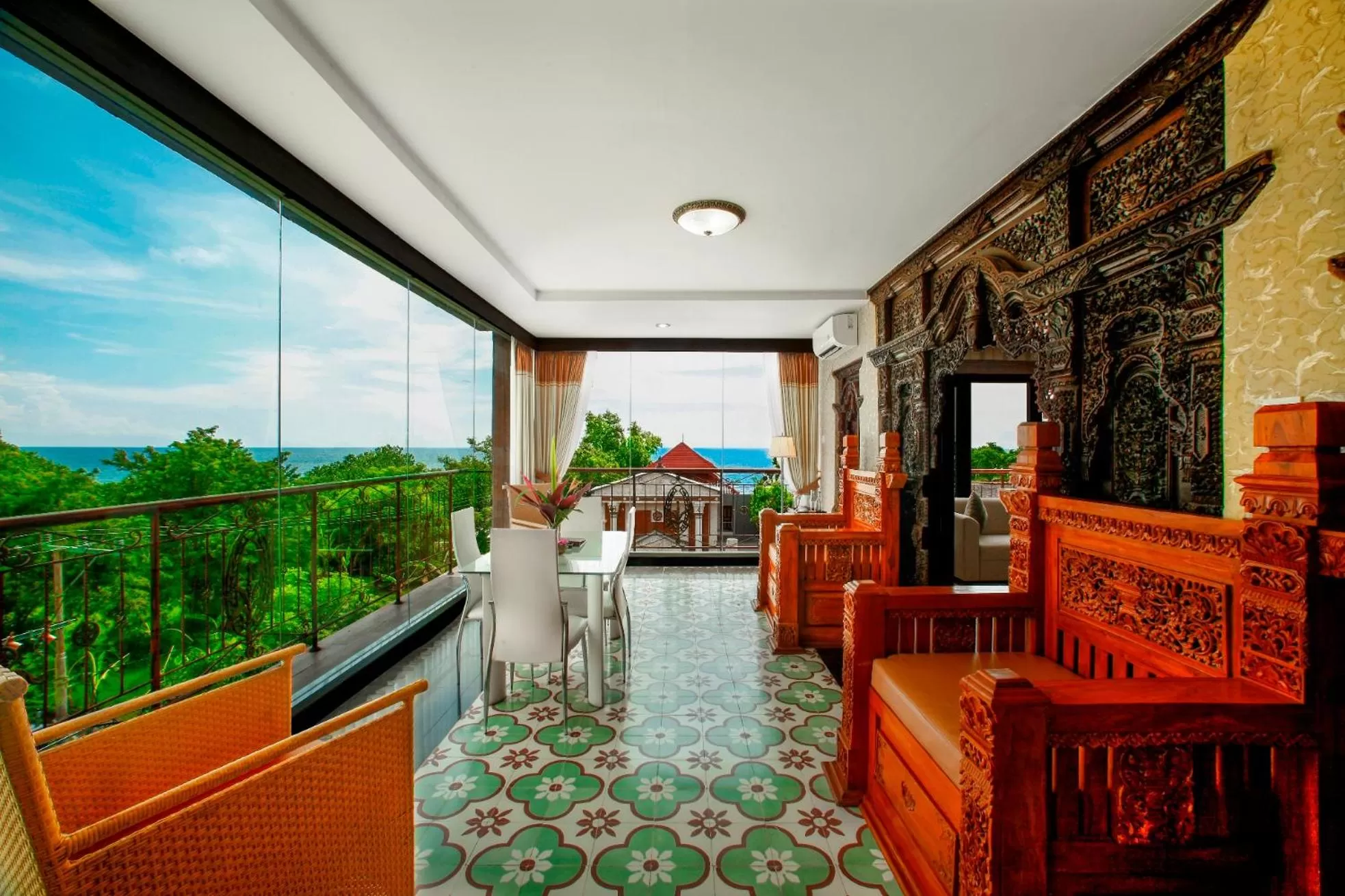 Balcony/Terrace in Puri Saron Hotel Baruna Beach Lovina