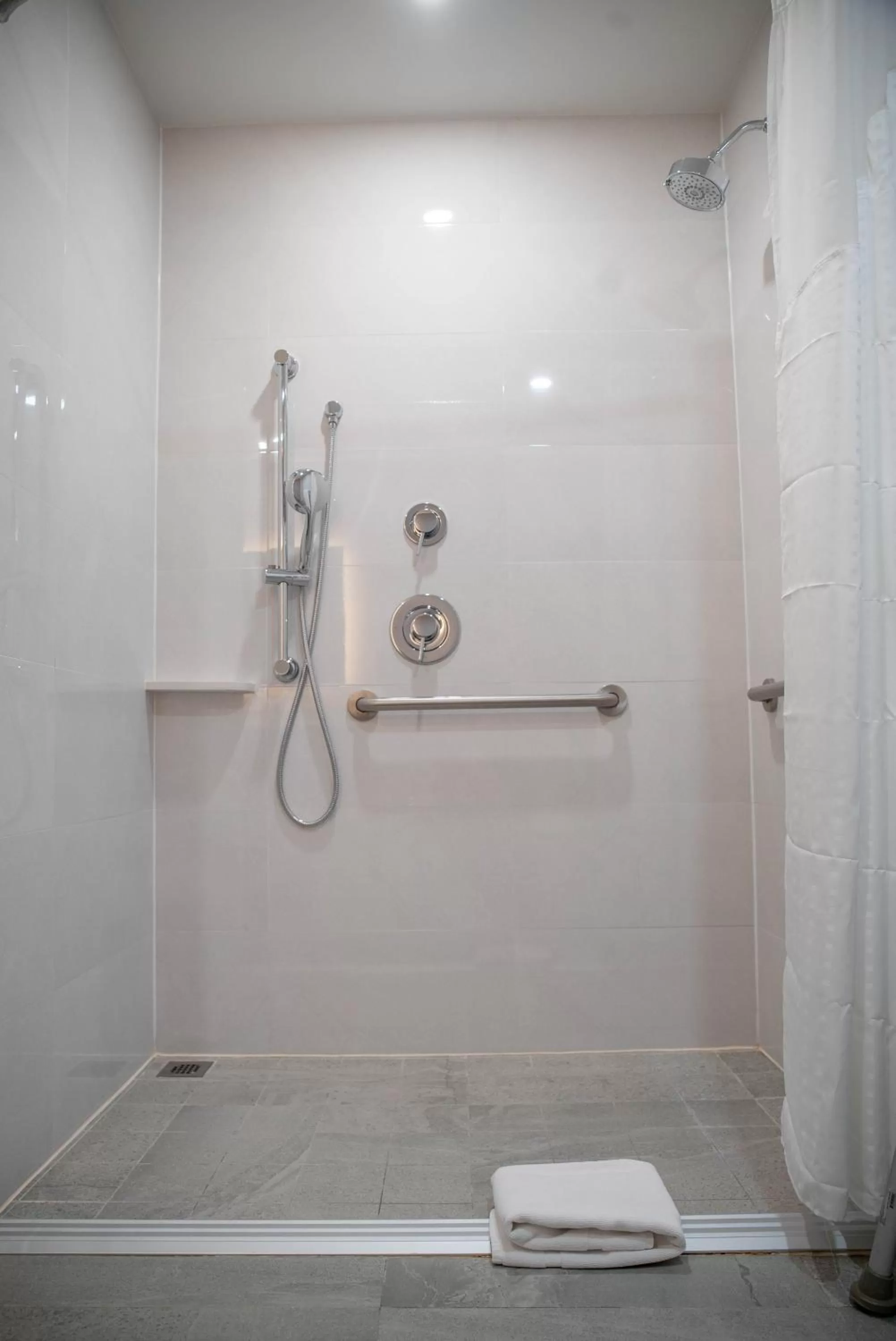 Bathroom in Holiday Inn Express & Suites - Tijuana Otay by IHG