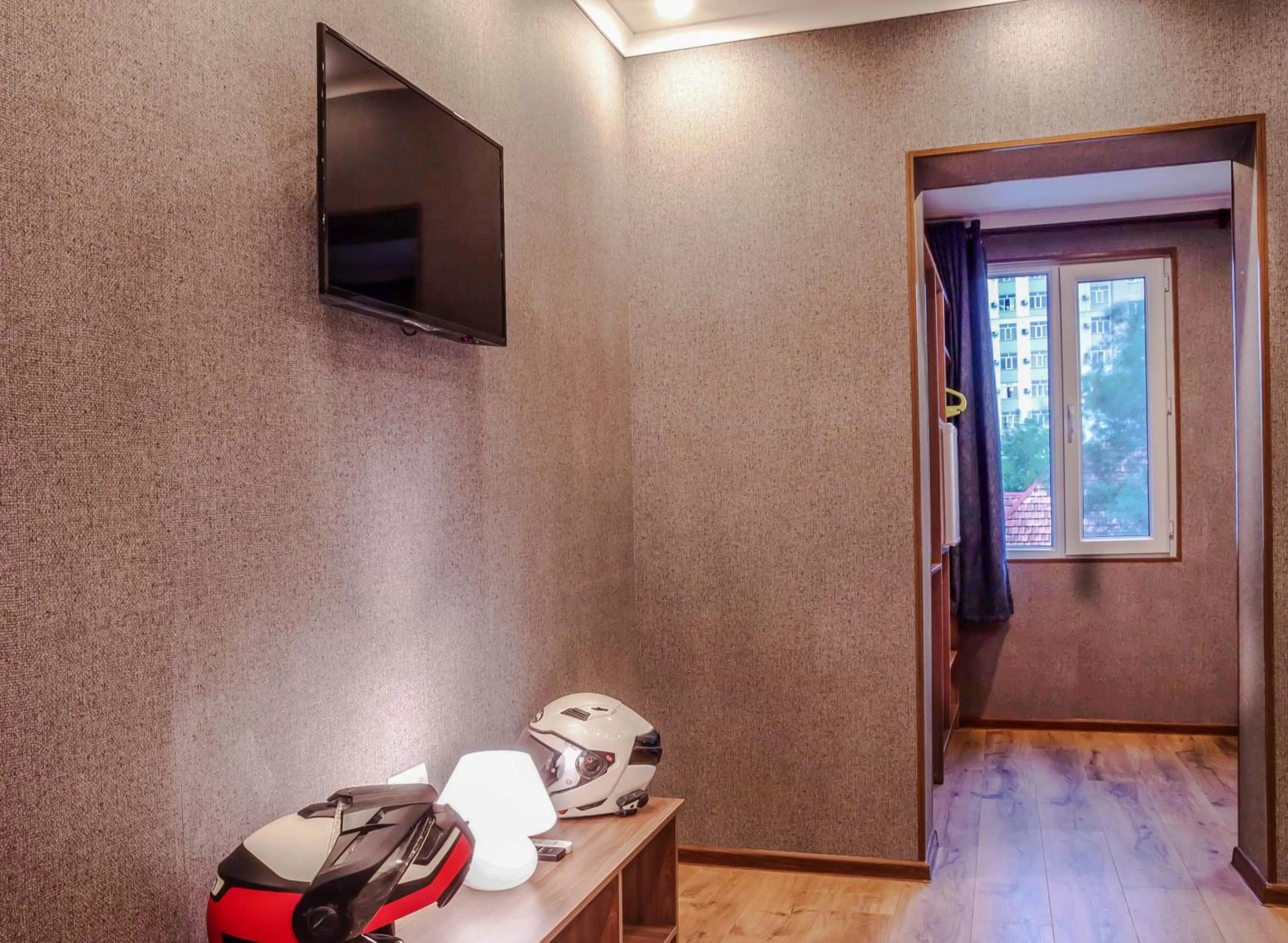 TV and multimedia in Salut Hotel