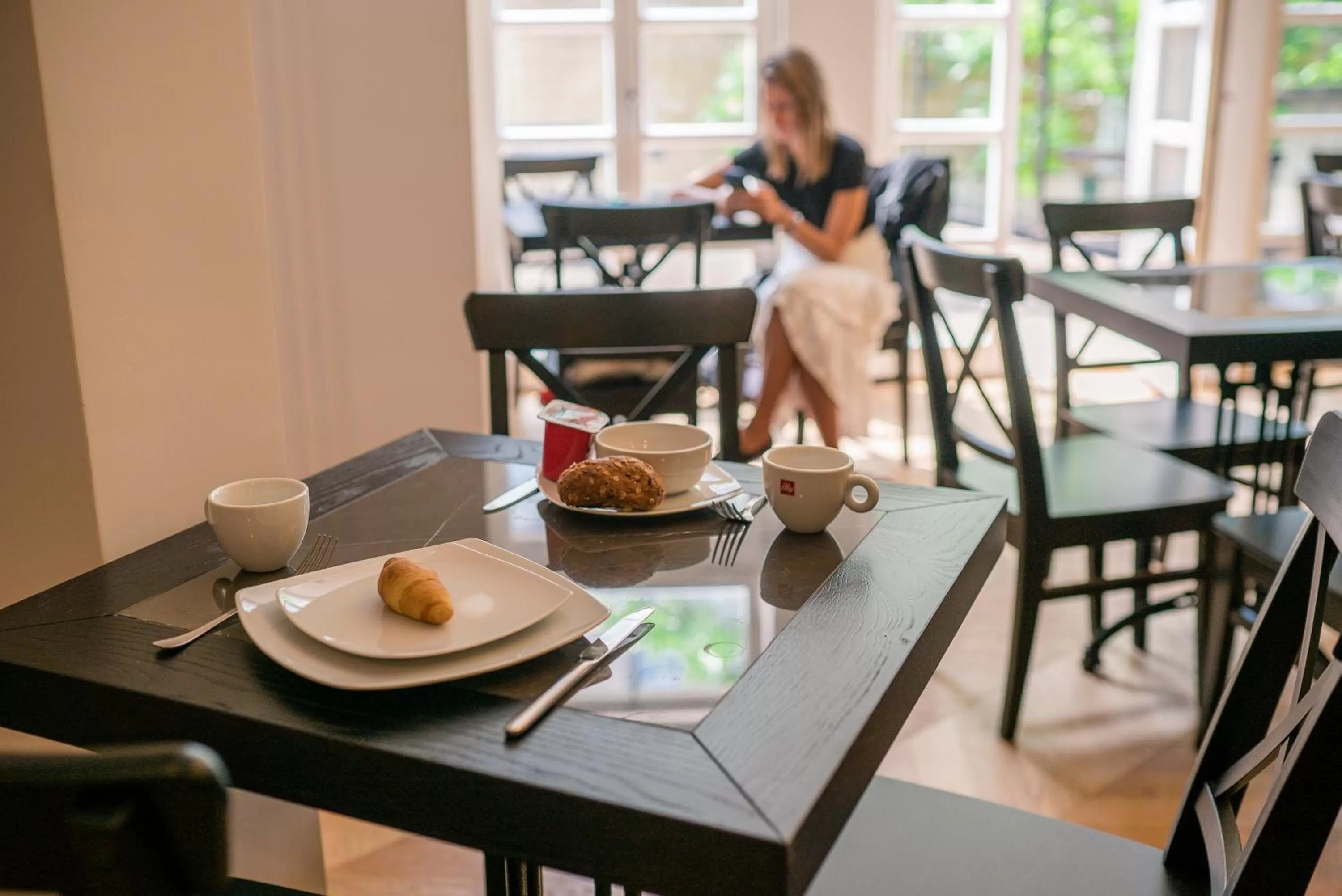 Restaurant/places to eat in Public House Hotel