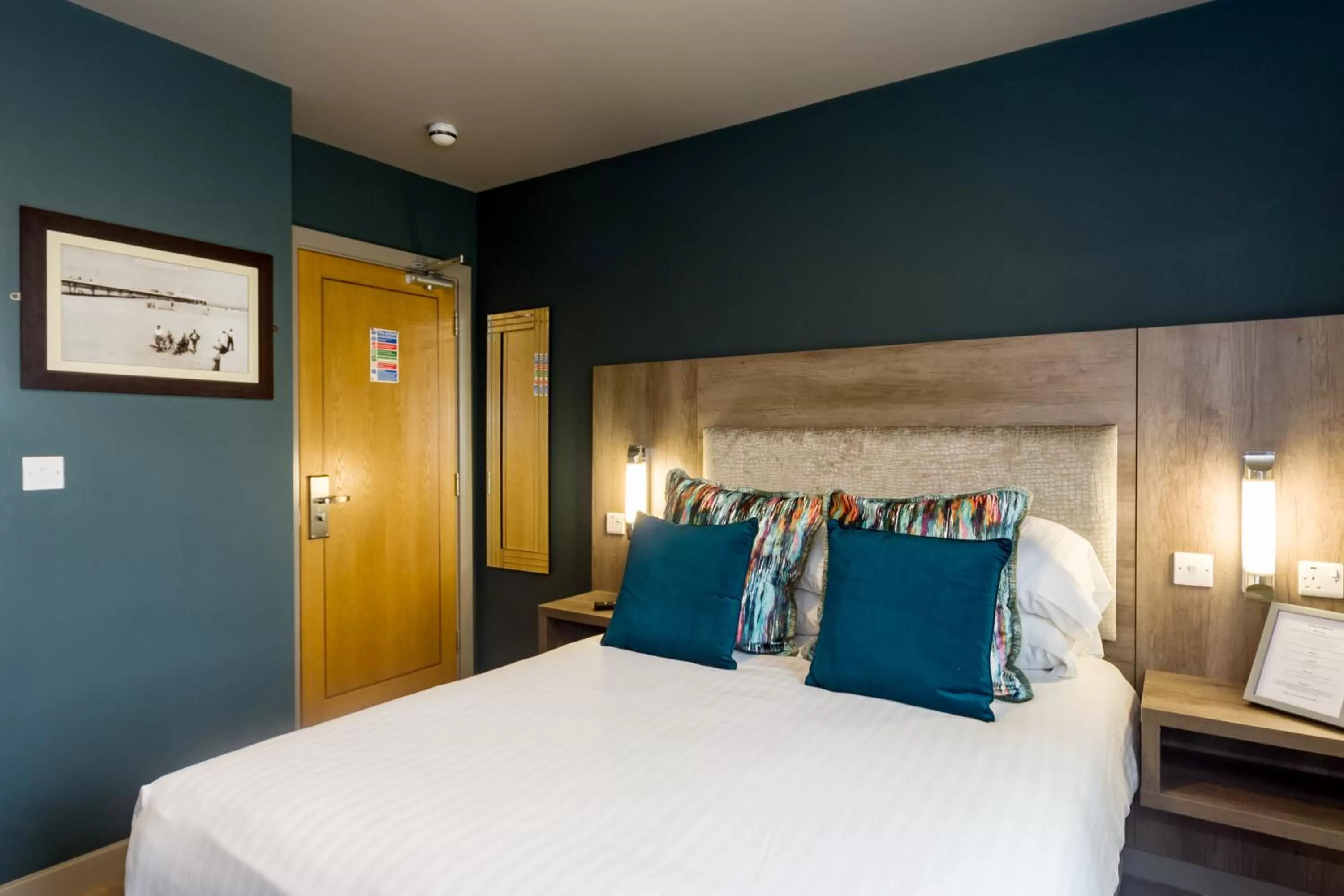 Photo of the whole room, Bed in Hotel No 8