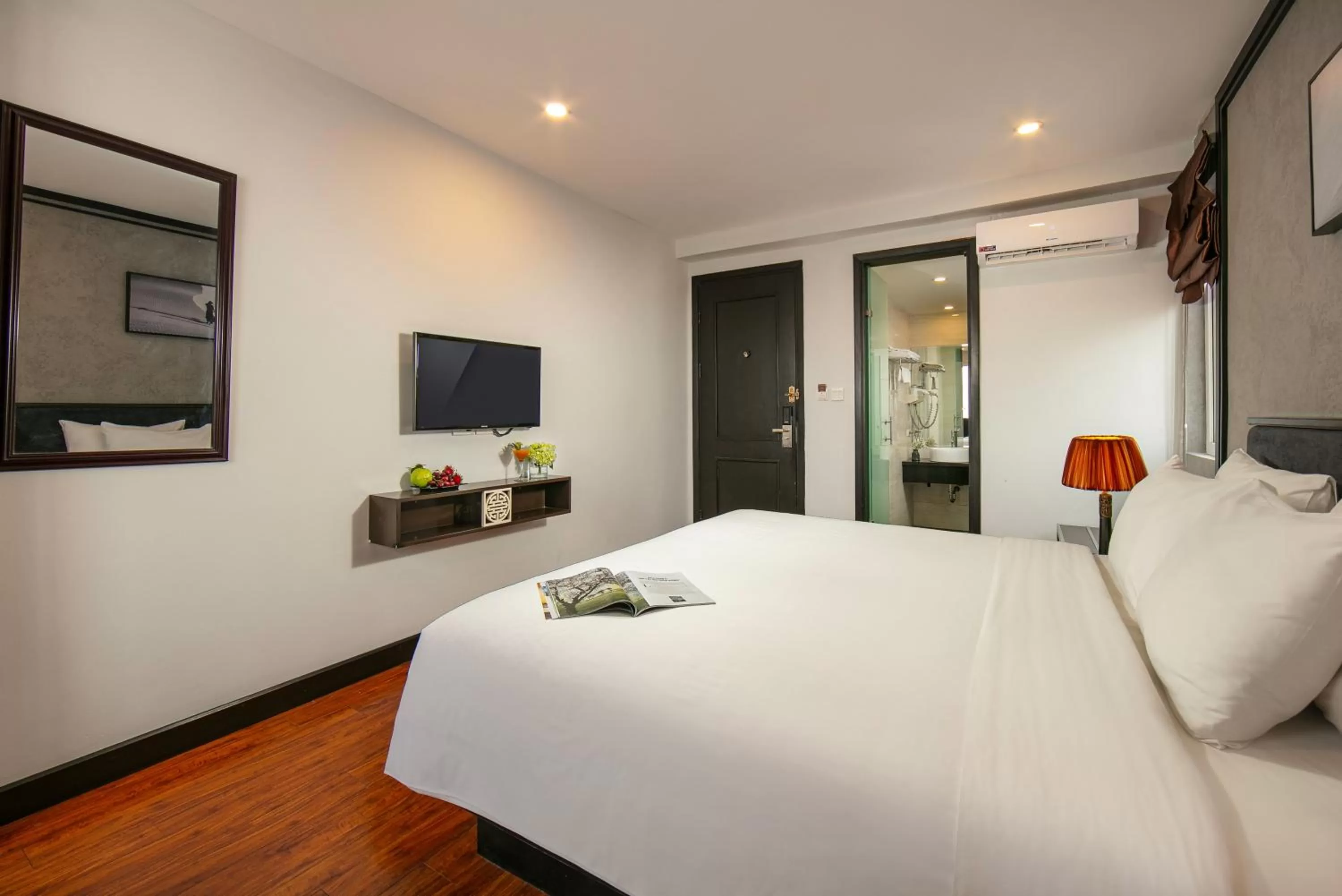 Bed in Hanoi La Palm Premier Hotel & Spa