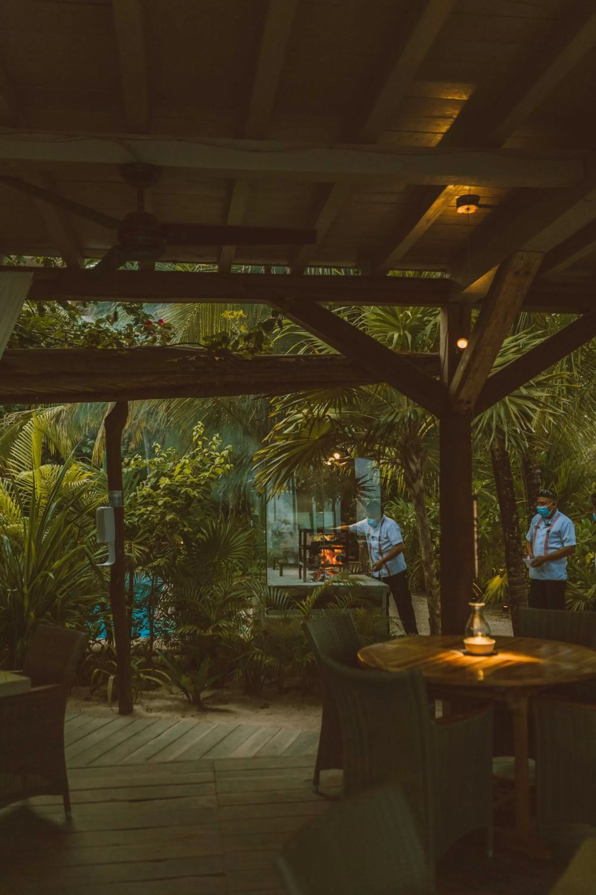 Restaurant/places to eat in Jashita Hotel