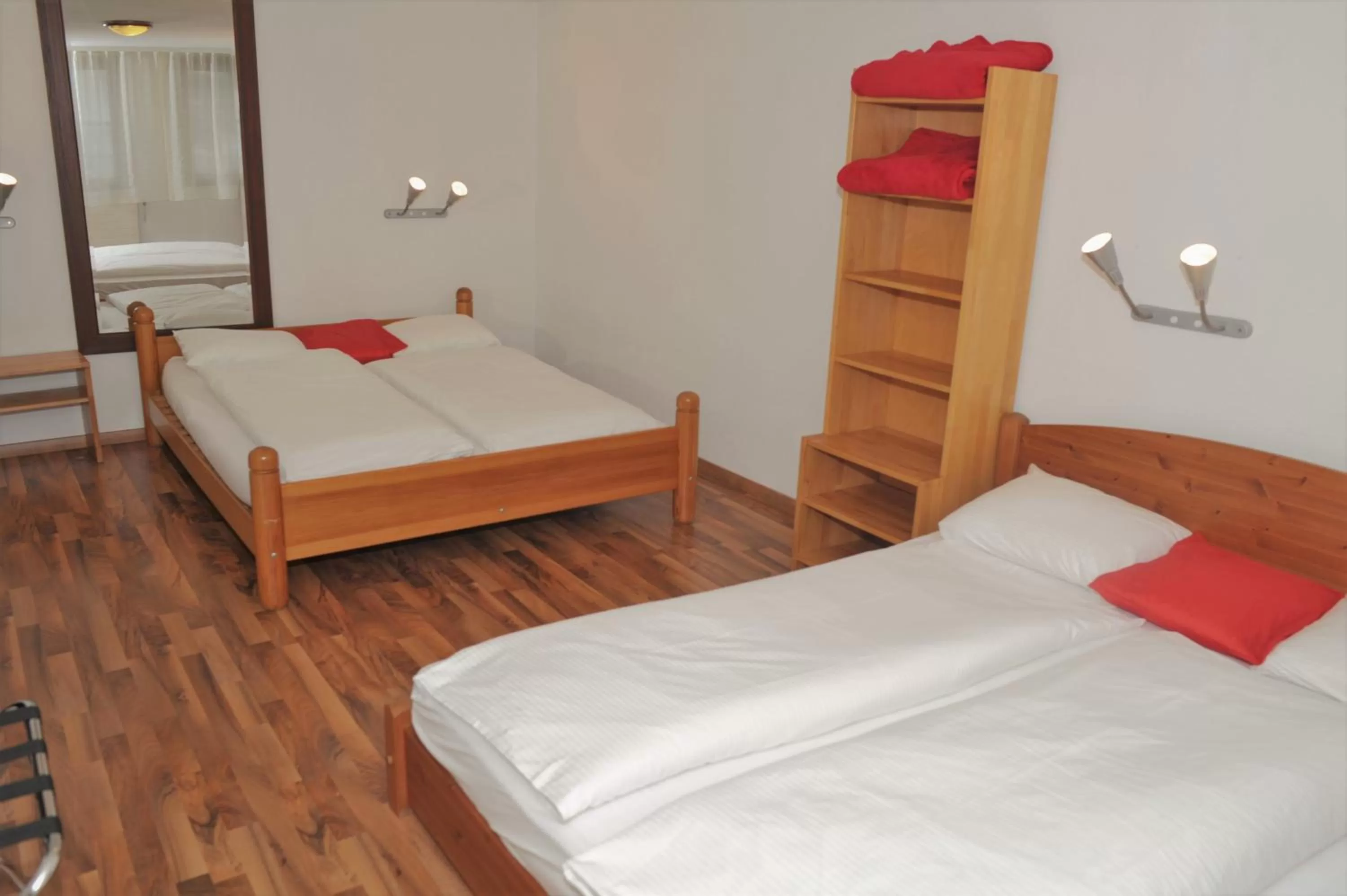 Photo of the whole room, Bed in Schäfli