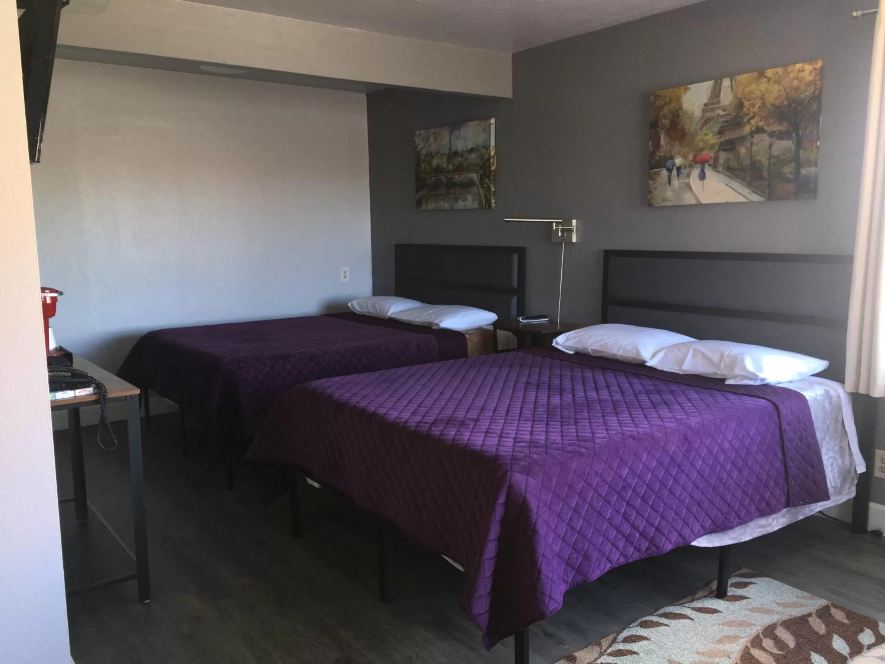 Bed in Aircrest Motel