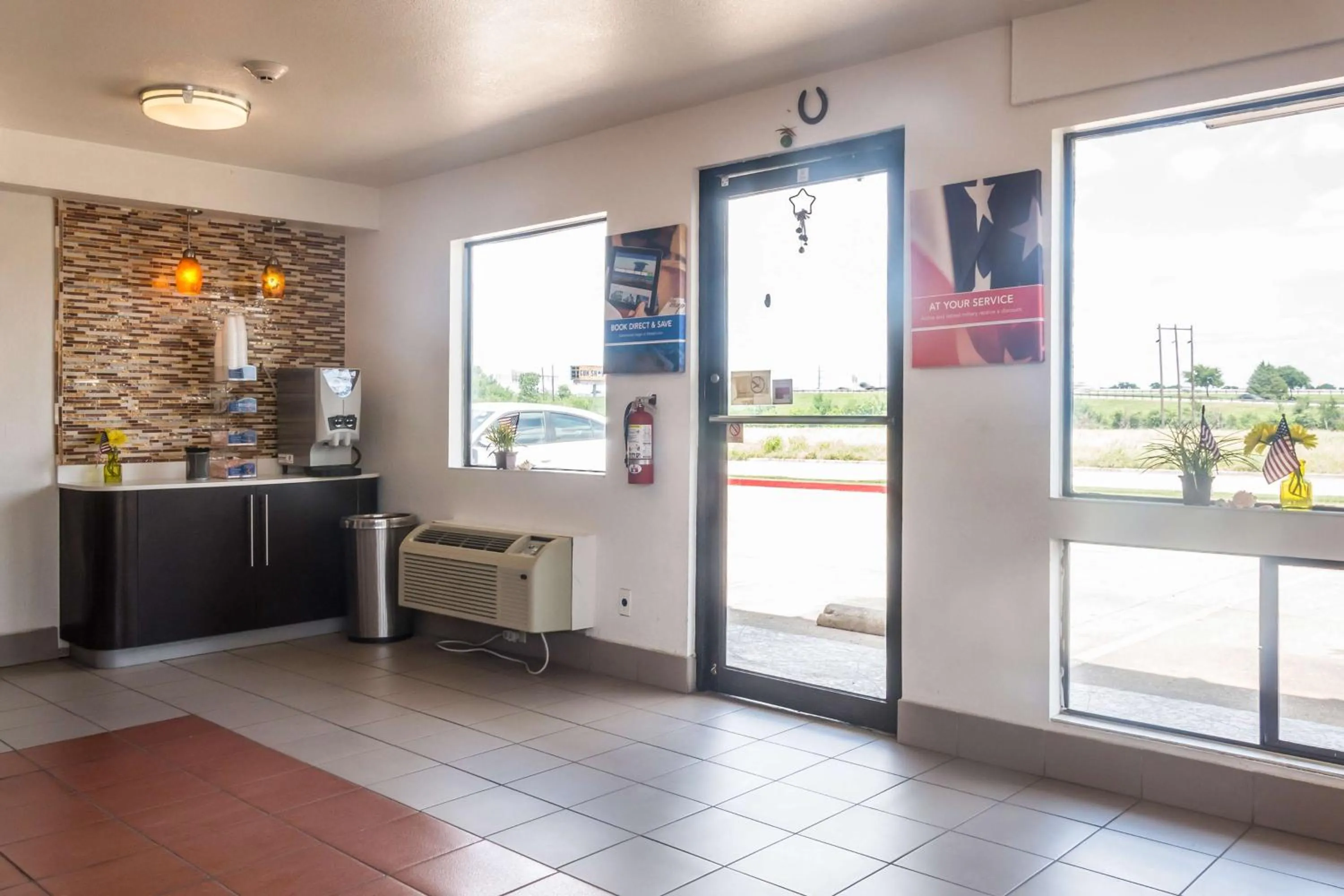 Lobby or reception in Motel 6-Mesquite, TX - Rodeo - Convention Ctr