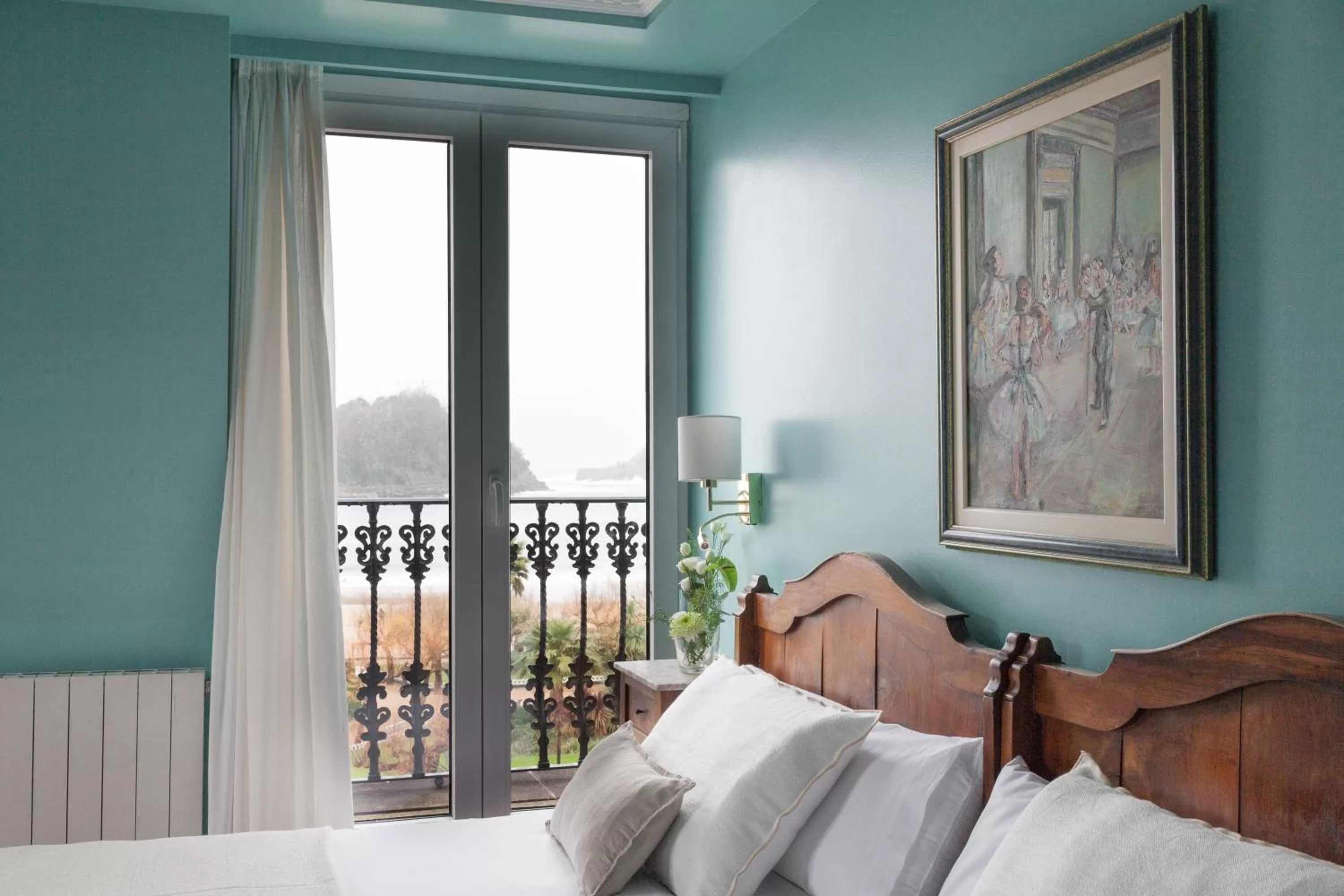 Photo of the whole room, Bed in La Galería