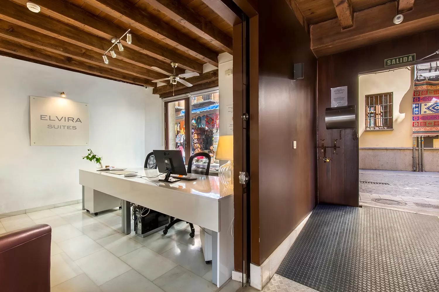 Lobby or reception in tuGuest Elvira Suites