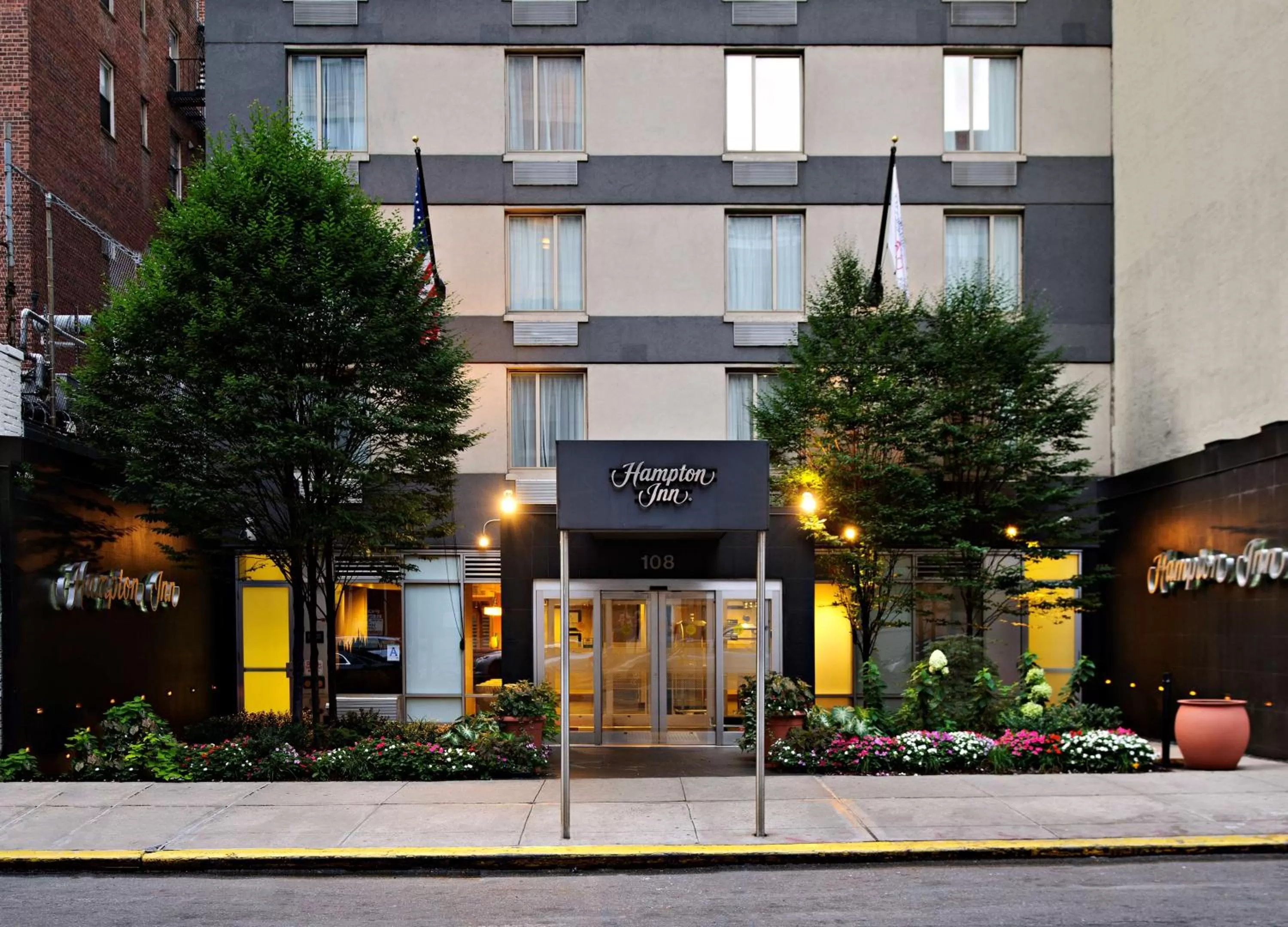 Property building in Hampton Inn Manhattan Chelsea