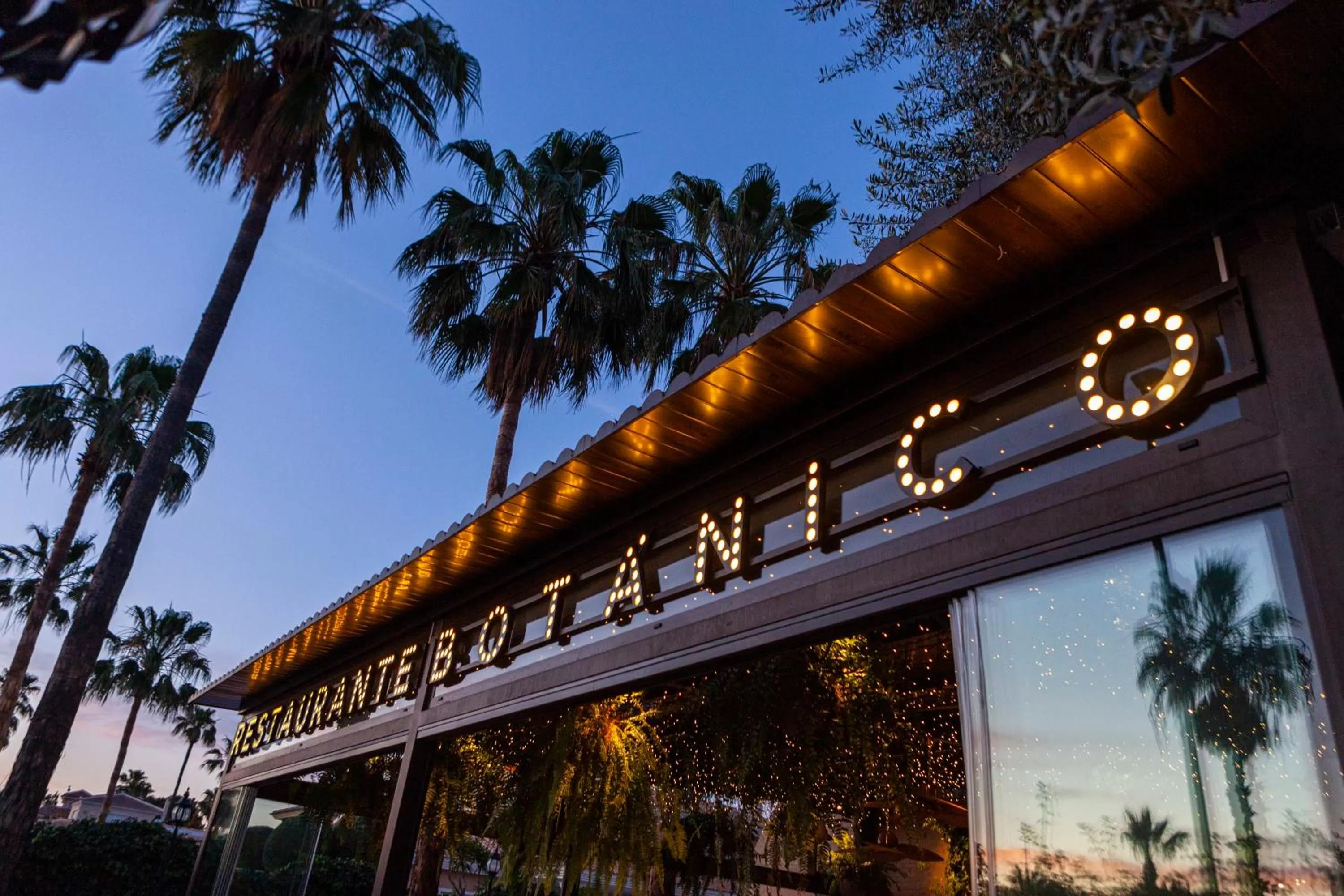 Restaurant/places to eat in Hotel La Laguna Spa & Golf