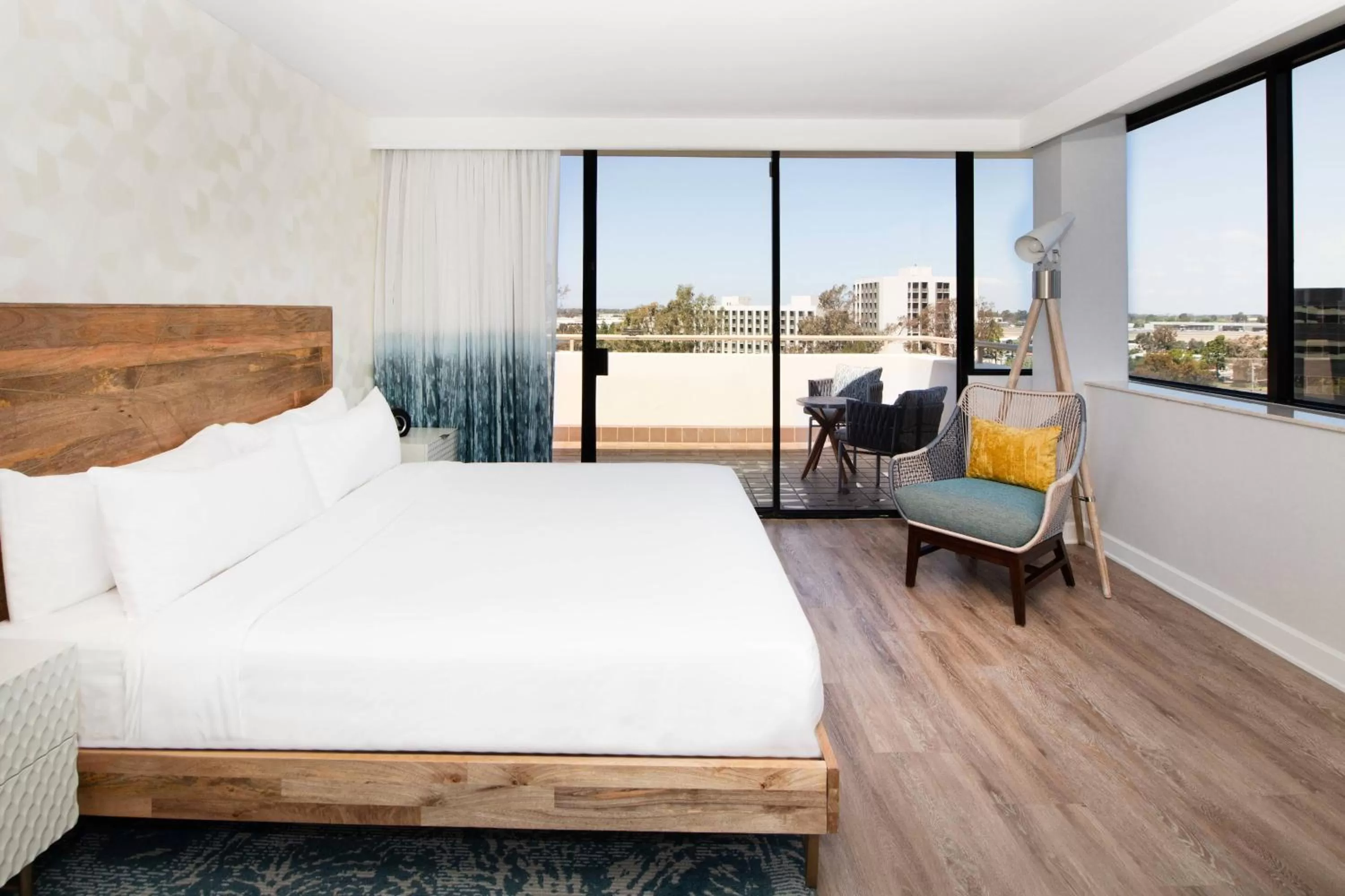 Bedroom, Bed in Renaissance Newport Beach Hotel