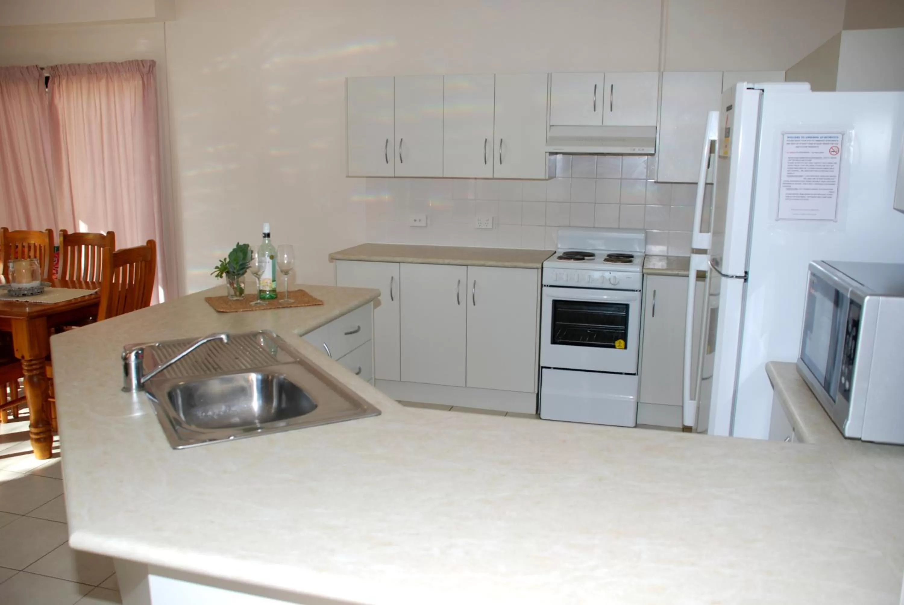 Kitchen or kitchenette in Amberoo Apartments Tamworth