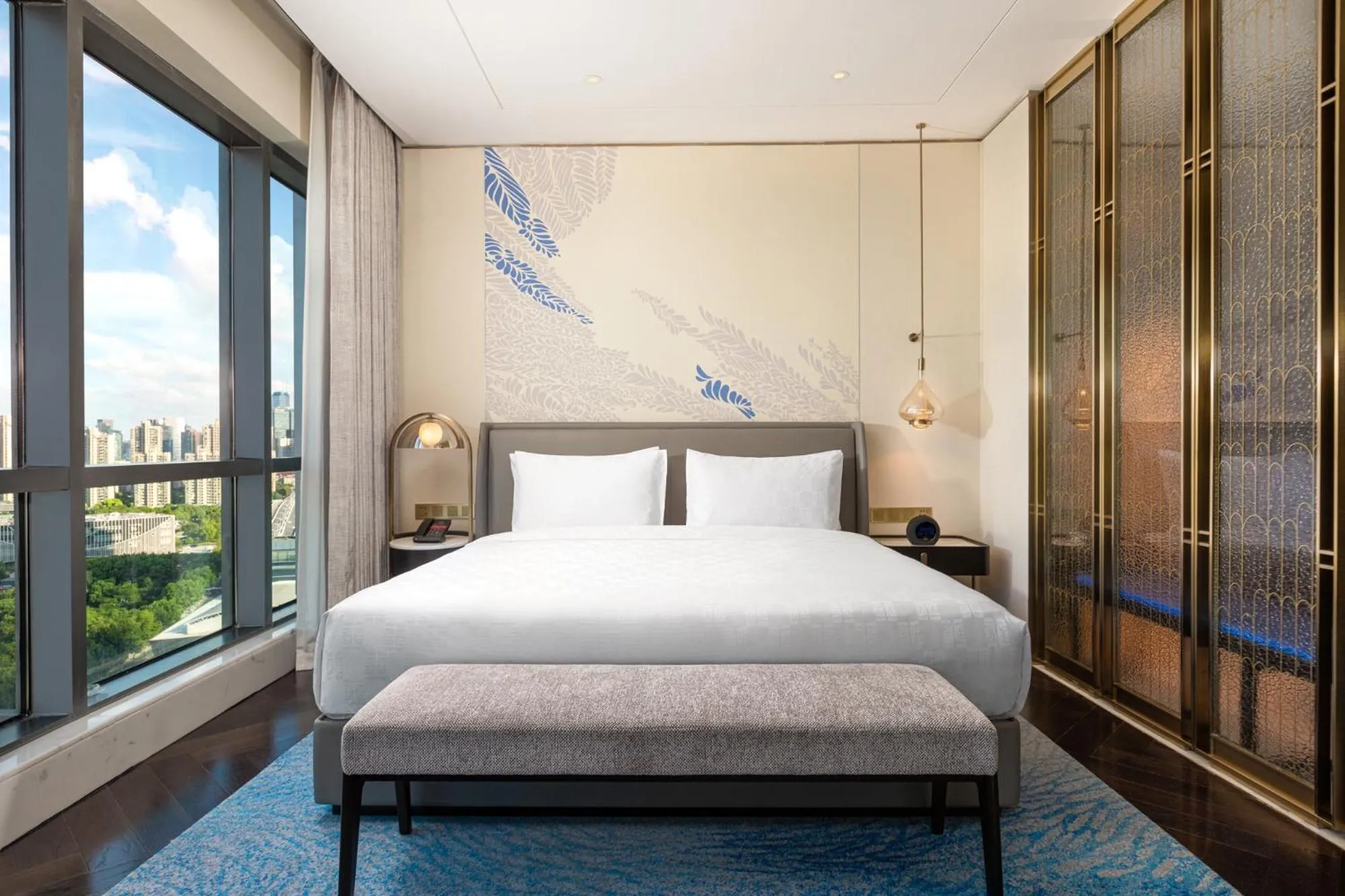 Bed in HUALUXE Shanghai Changfeng Park by IHG