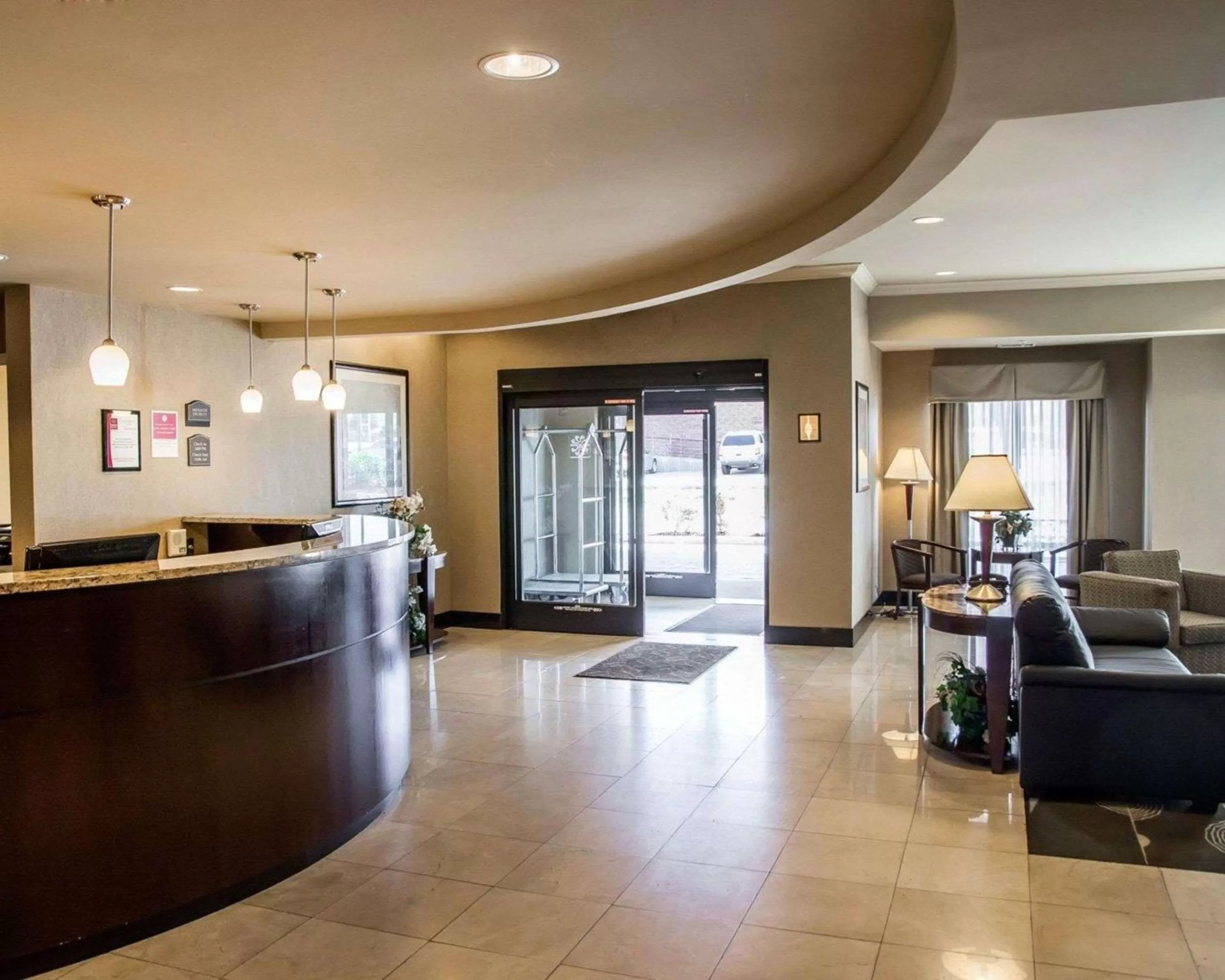 Lobby or reception in Comfort Suites Cincinnati North