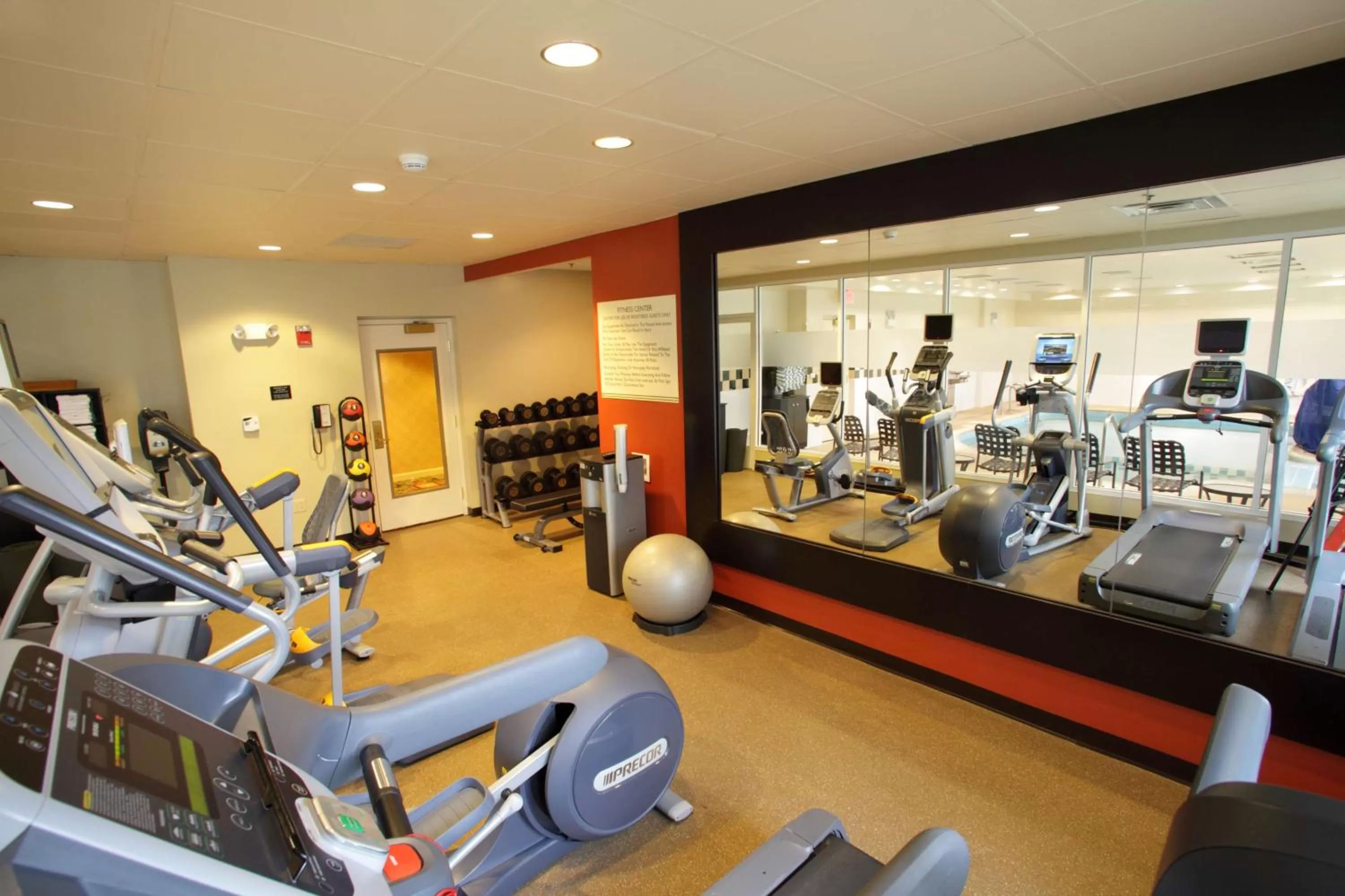 Fitness centre/facilities in Hilton Garden Inn Oakbrook Terrace