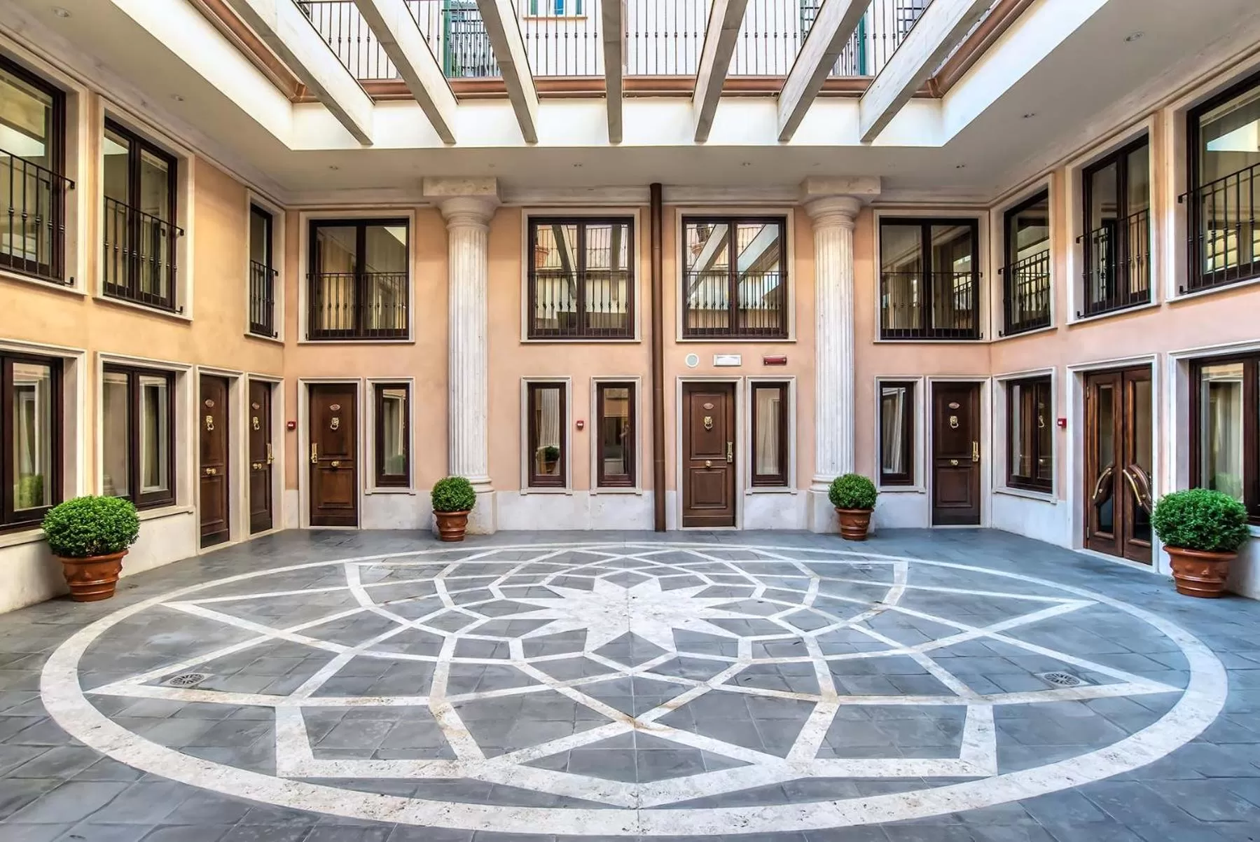 Inner courtyard view in River Palace Hotel