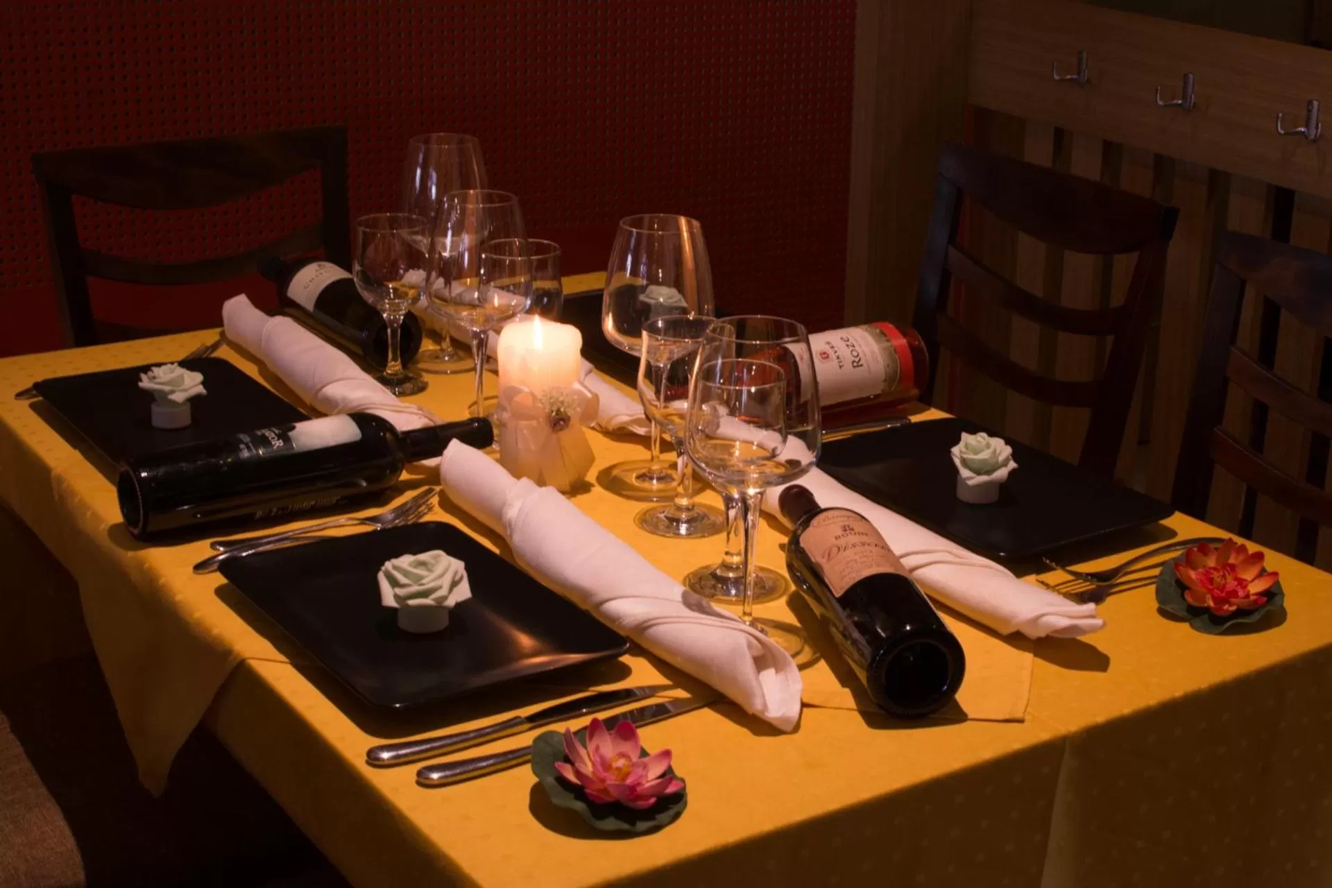 Restaurant/places to eat in Hotel Lirak