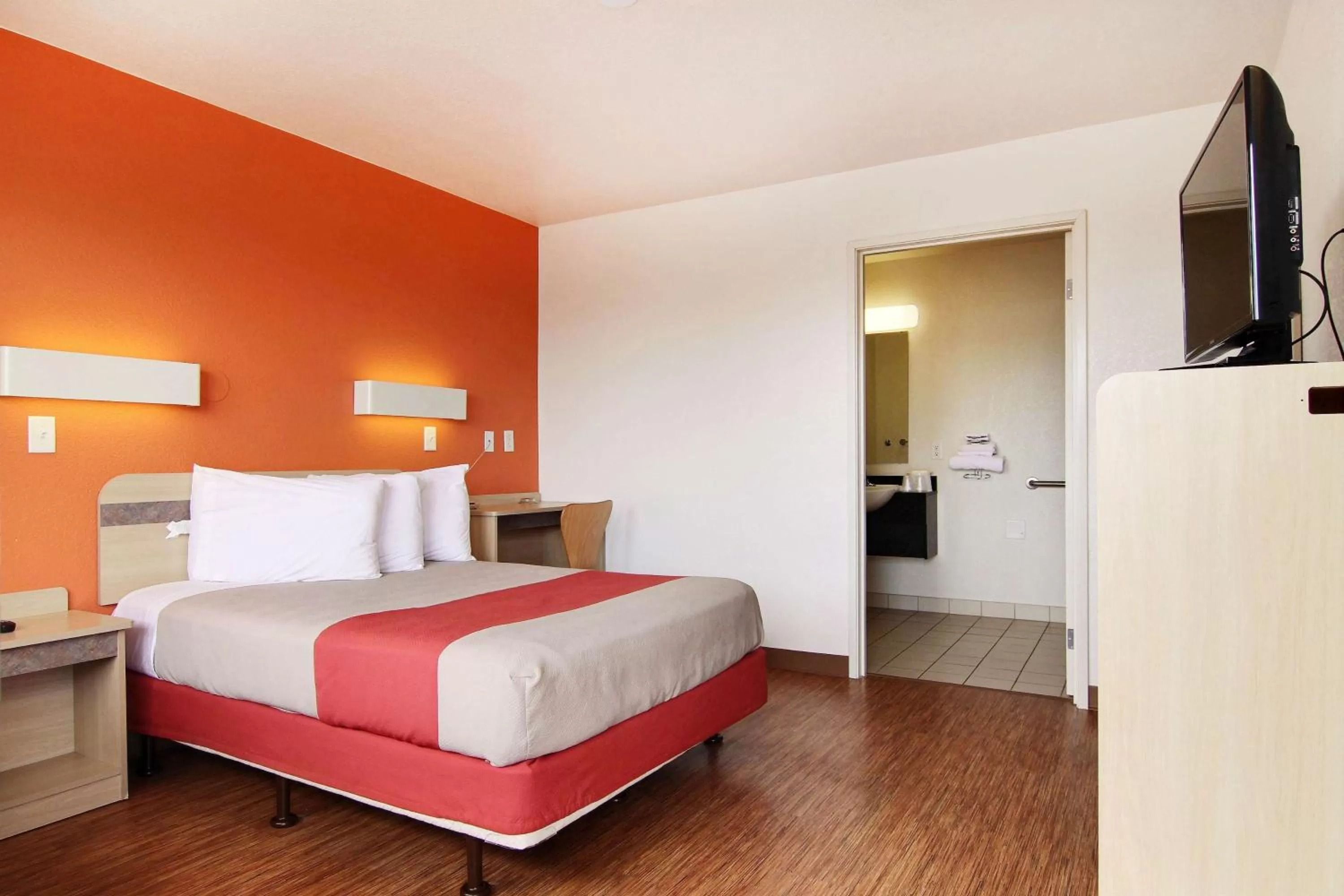 Bedroom, Bed in Motel 6-Fort Stockton, TX