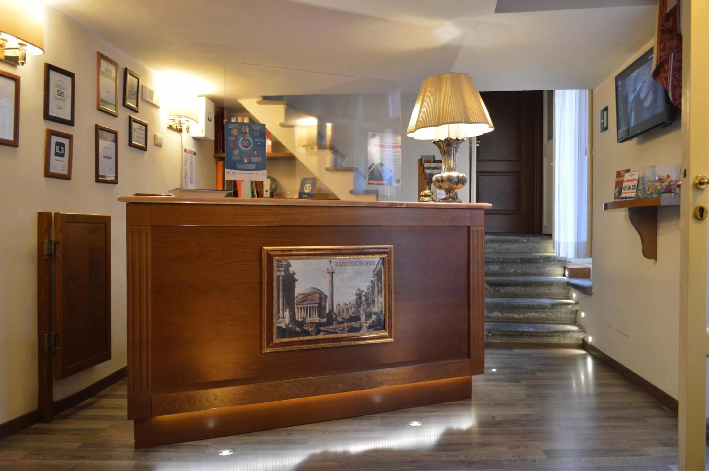 Lobby or reception in Pantheon Inn