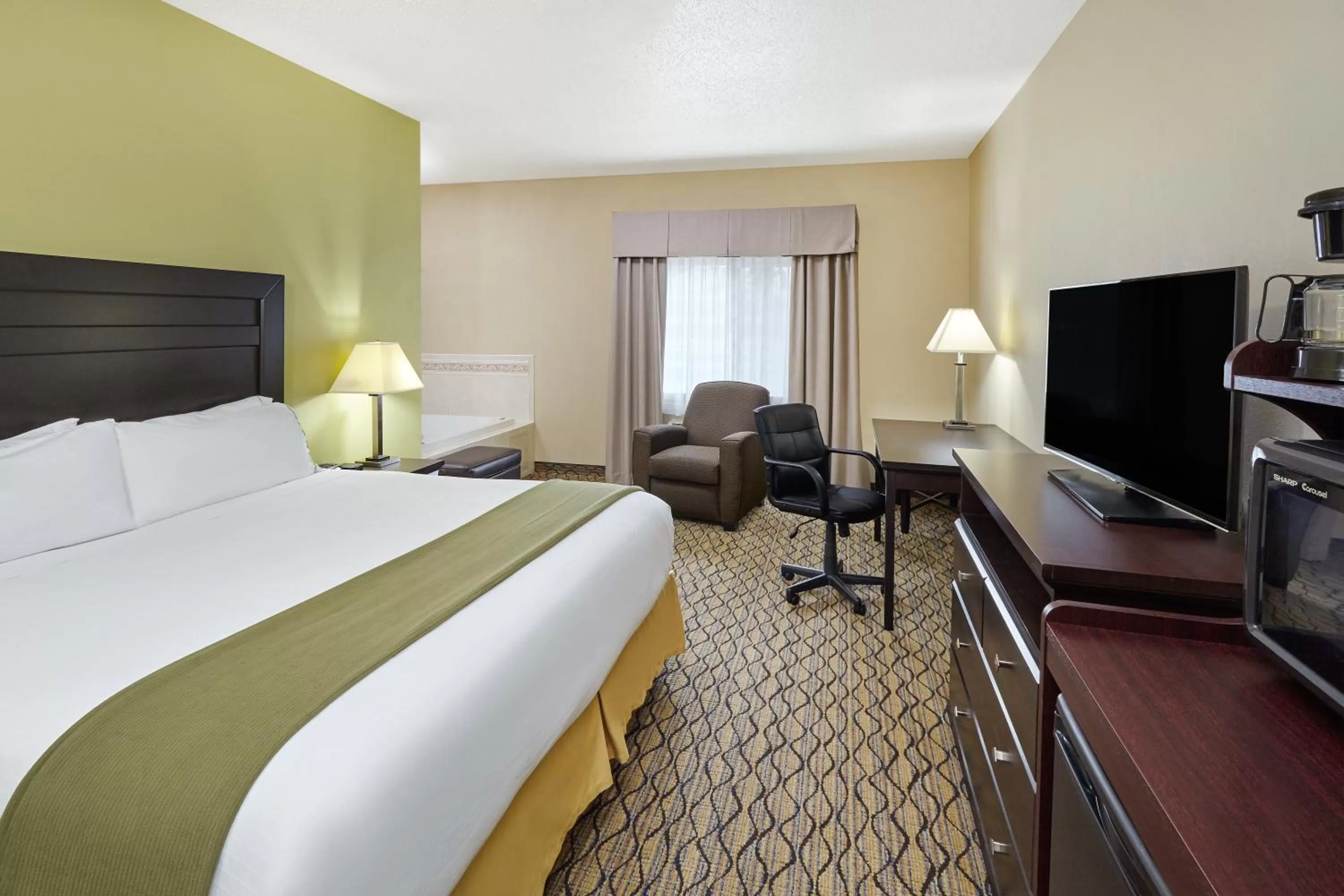 Bedroom, Bed in Holiday Inn Express & Suites Chicago-Libertyville by IHG