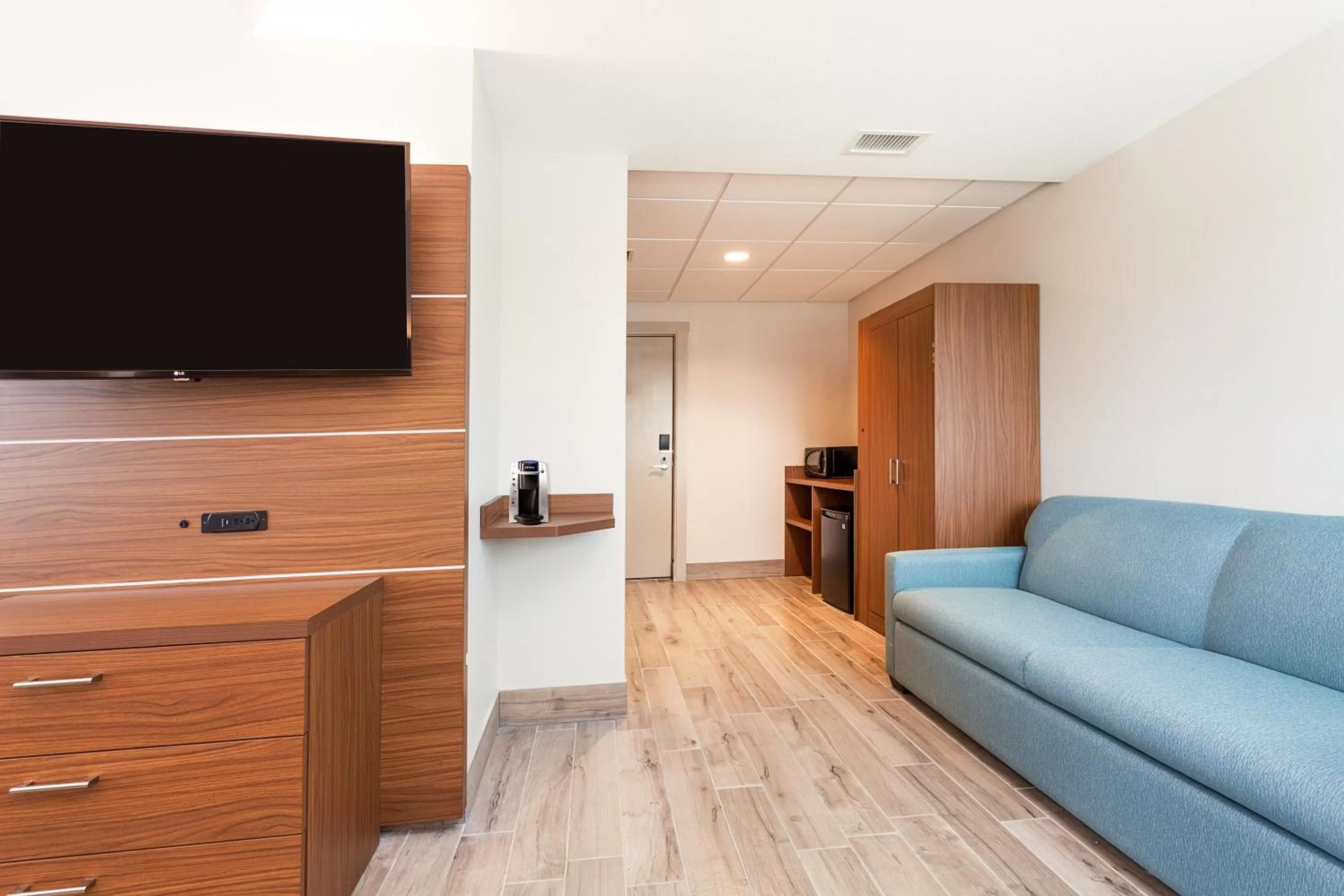 Photo of the whole room in Holiday Inn Express & Suites Panama City Beach - Beachfront by IHG