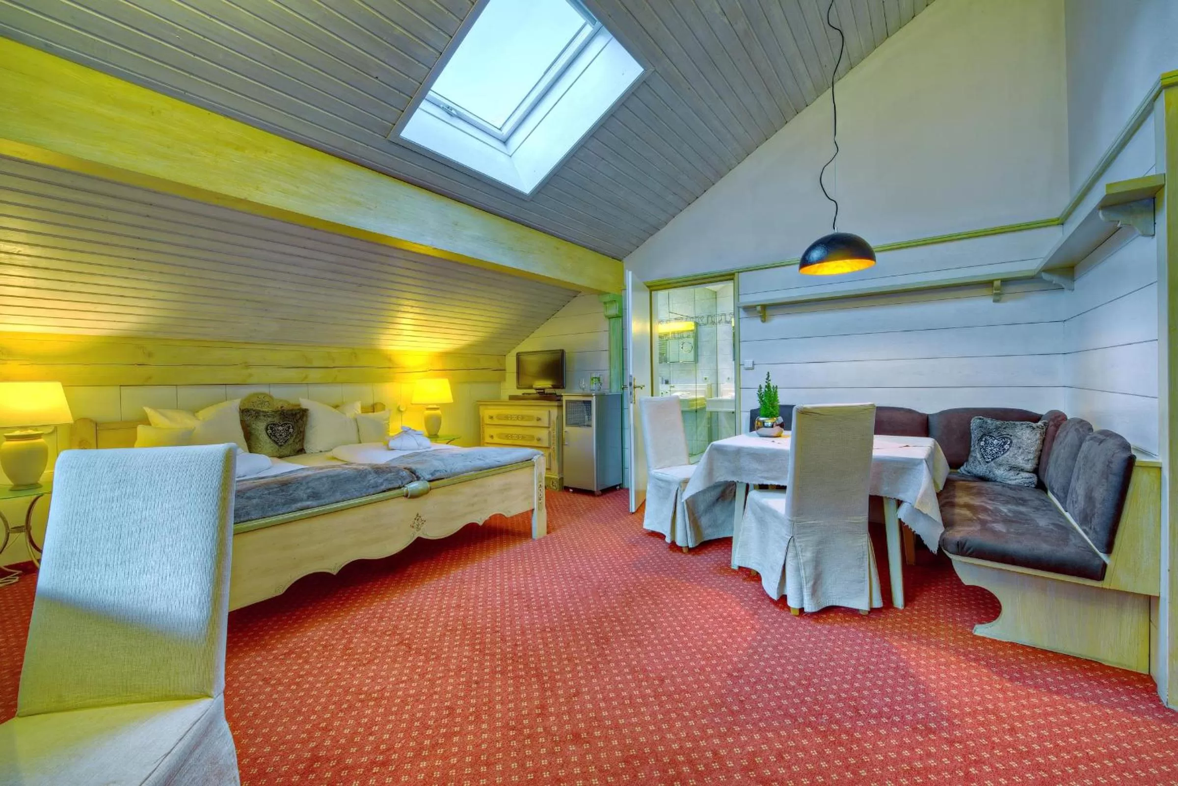 Property building, Bed in DIANA Naturpark Hotel - Partnerbetrieb von "Oberstaufen PLUS GOLF"