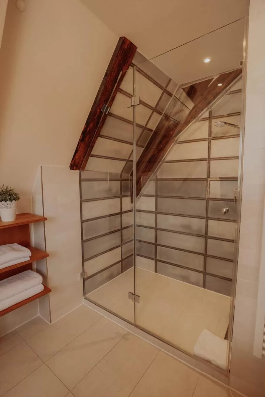 Bathroom in Altstadtmittehotel Sonne