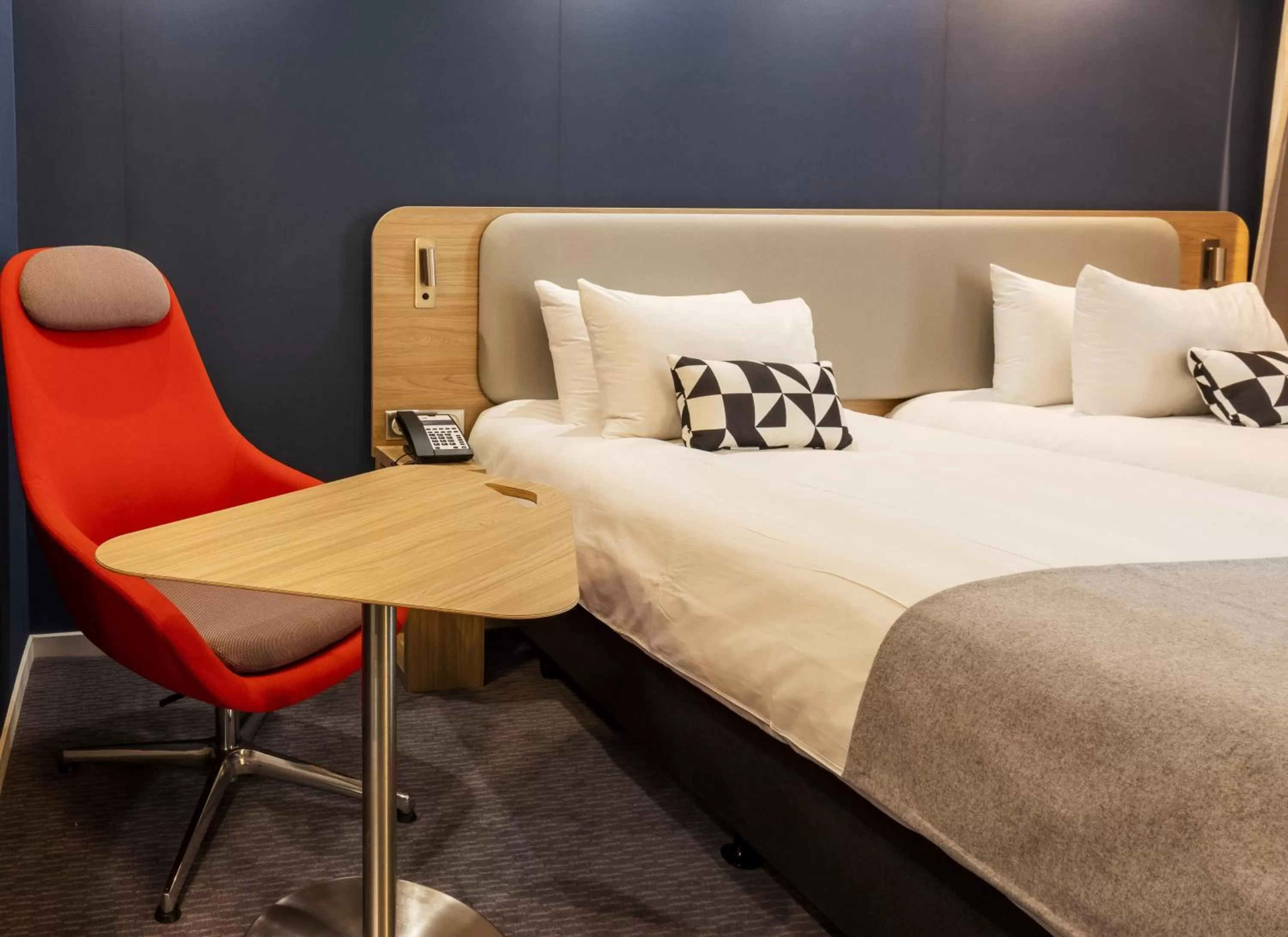 Photo of the whole room, Bed in Holiday Inn Express - Nice - Grand Arenas by IHG