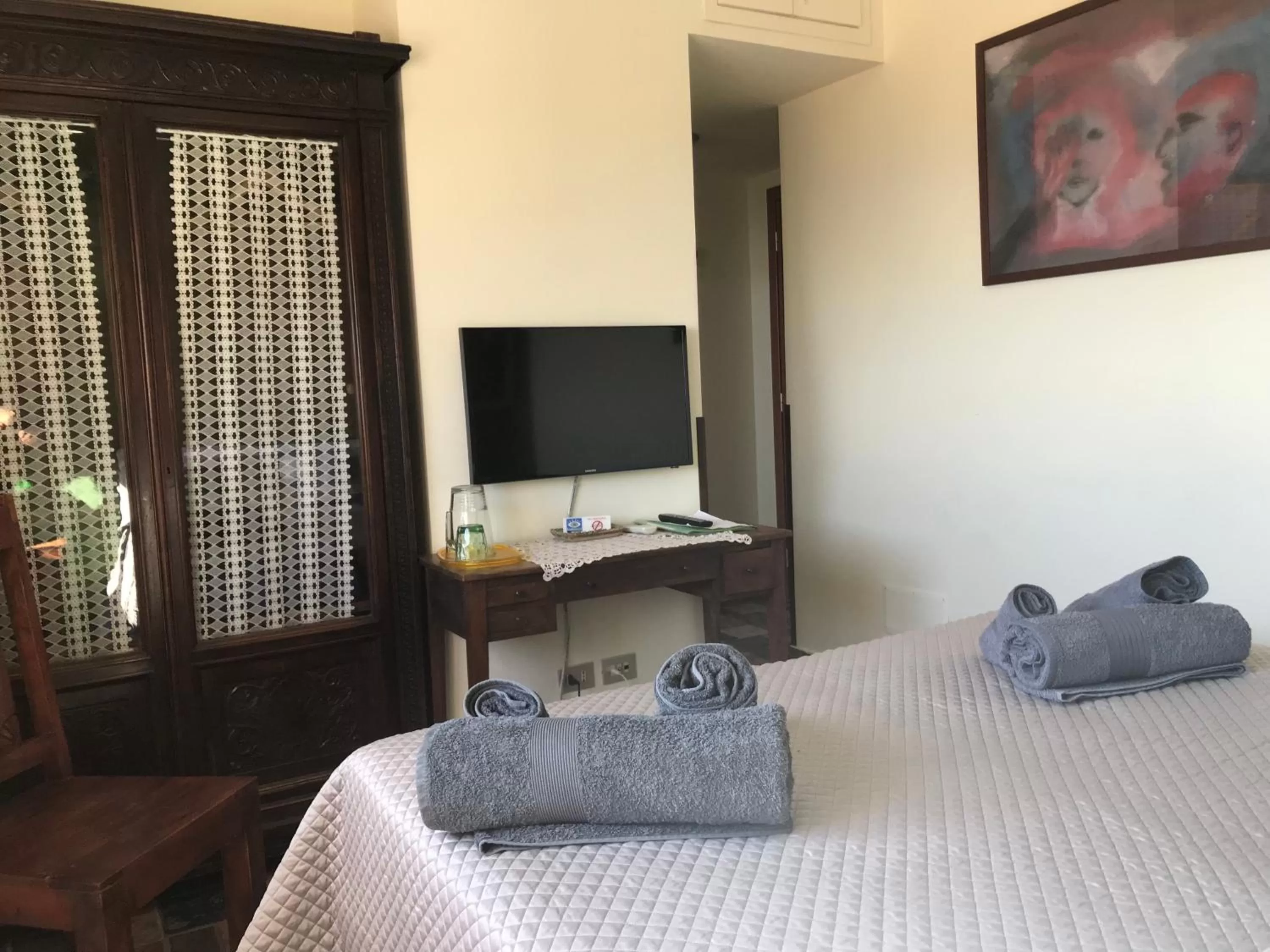 Bed, TV/Entertainment Center in B&B Casamiranapoli