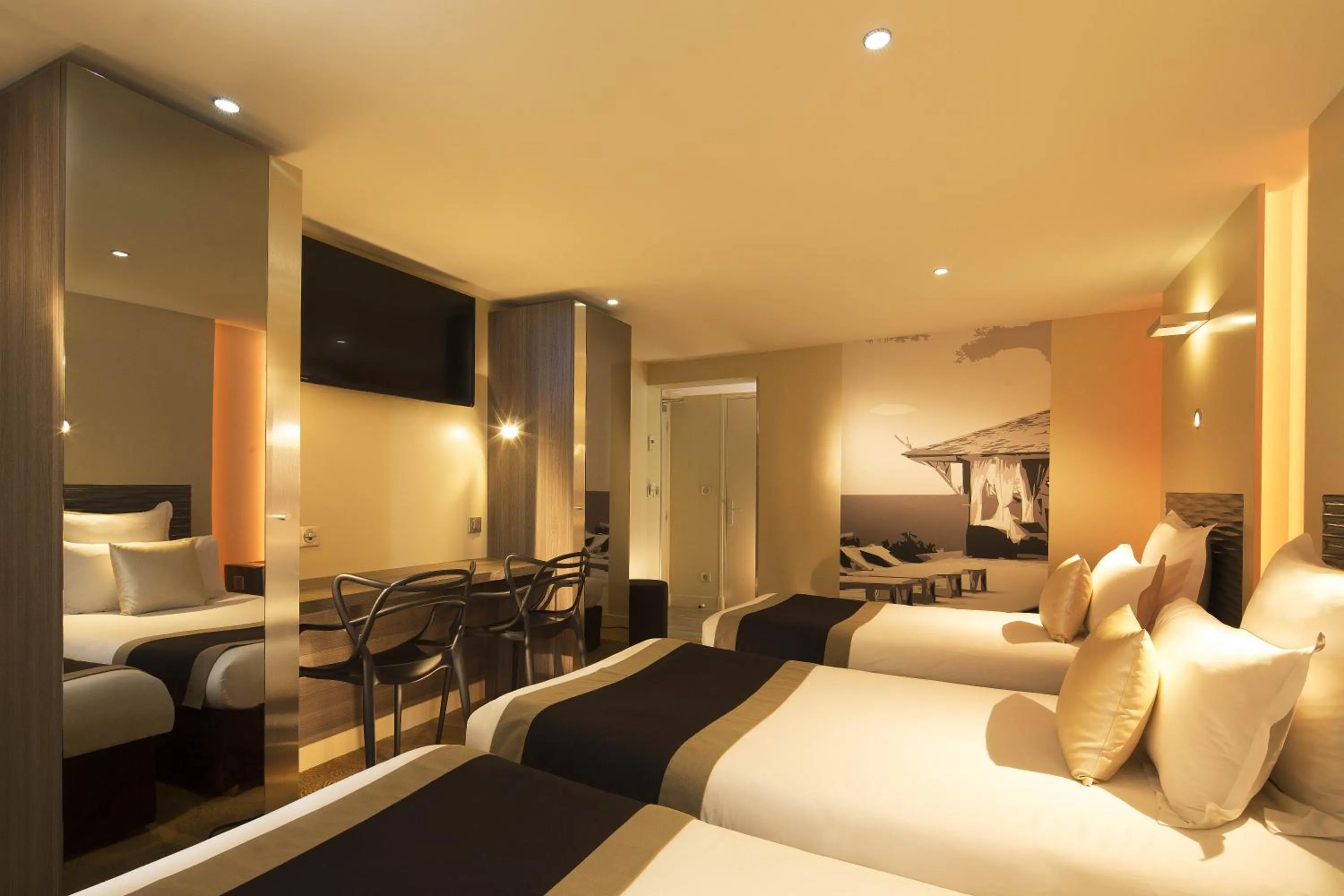 Bedroom in Hôtel Brésil Opéra SPA