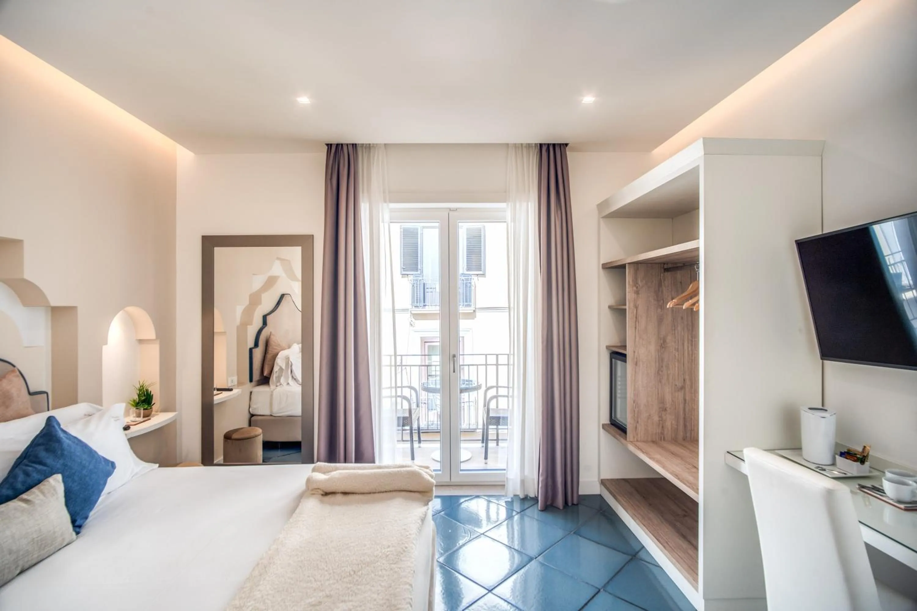 Bedroom, Bed in Hotel Sorrento City