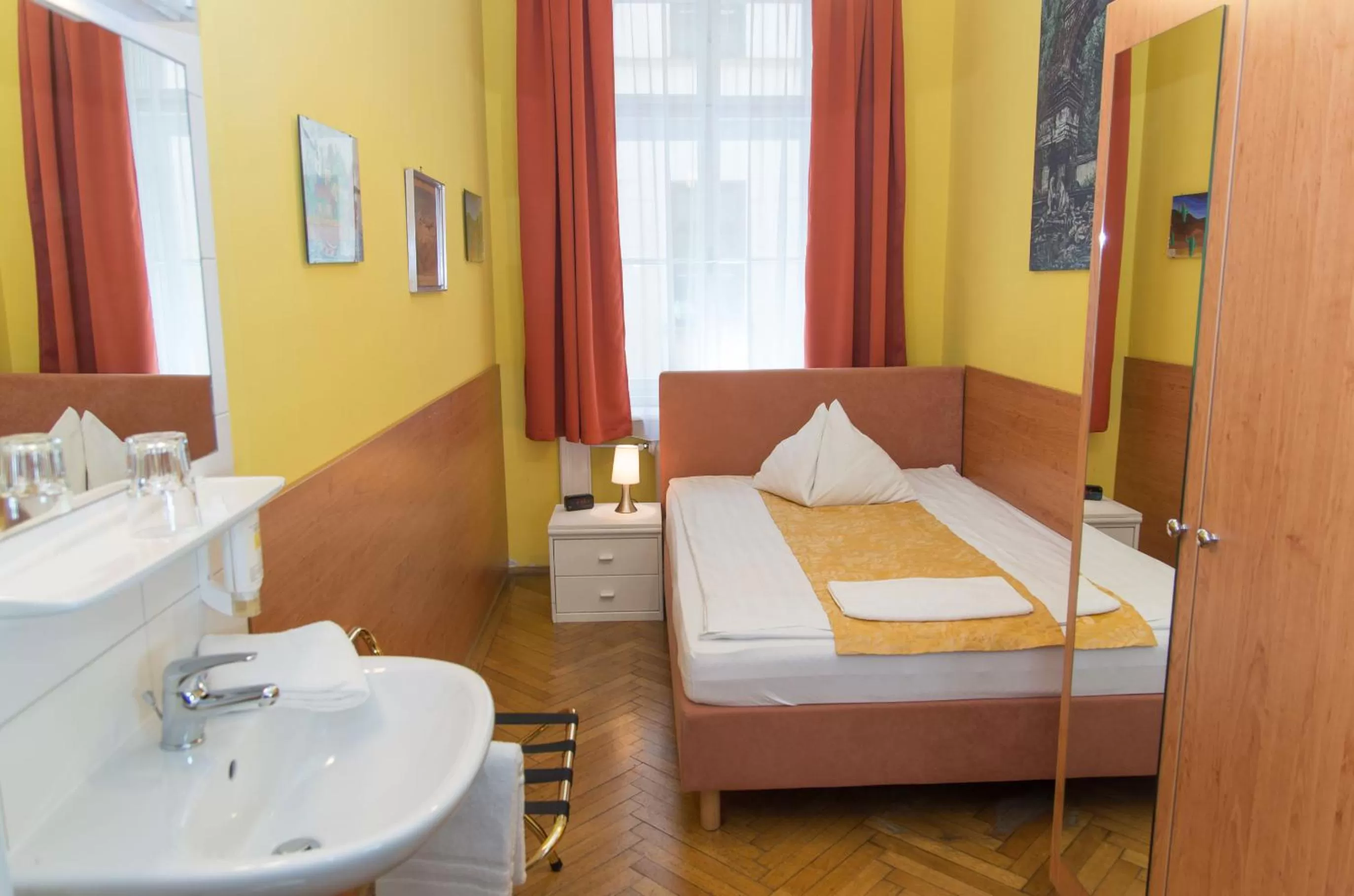 Photo of the whole room, Bed in Pension Lehrerhaus