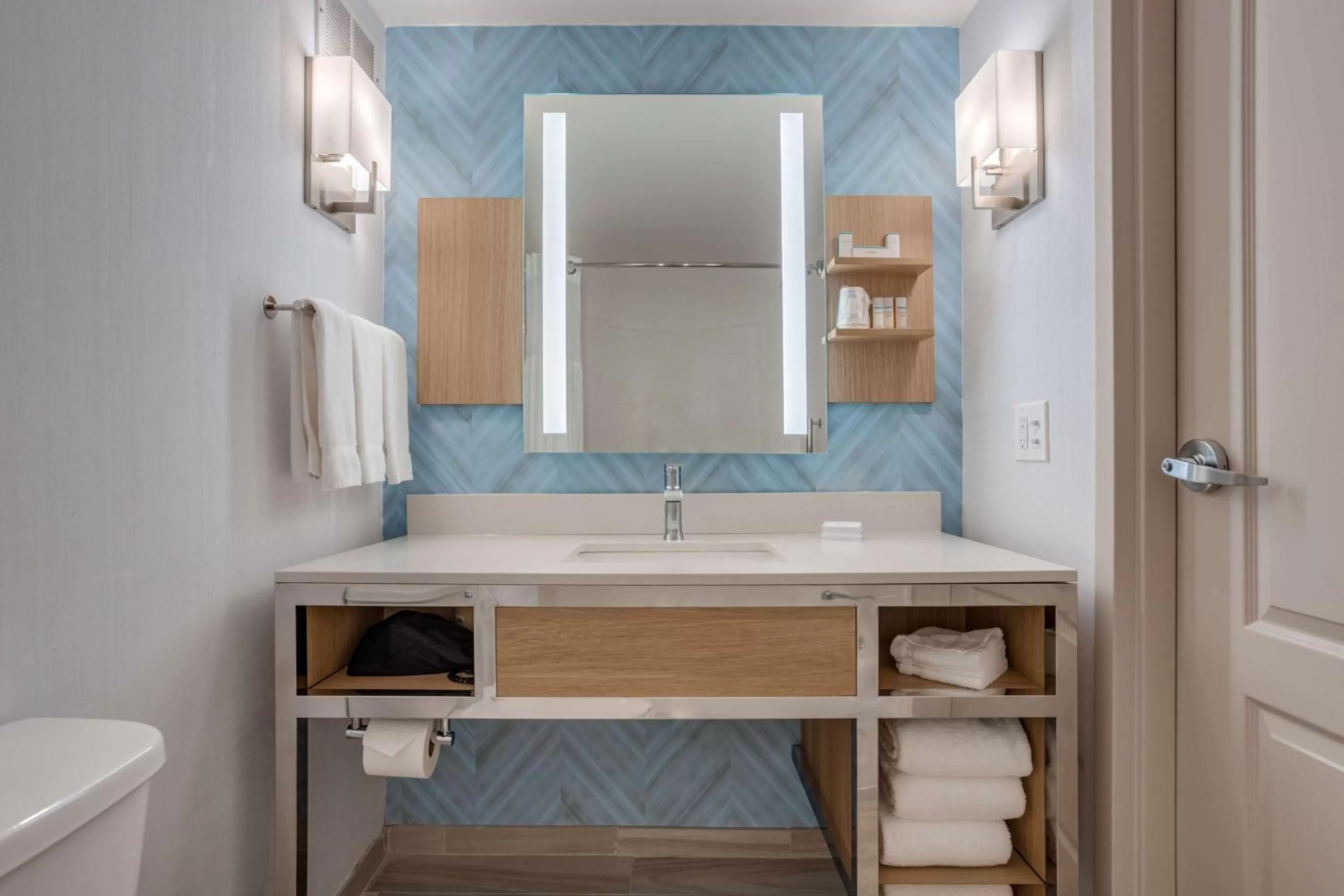 Bathroom in Hilton Garden Inn Cincinnati/Sharonville