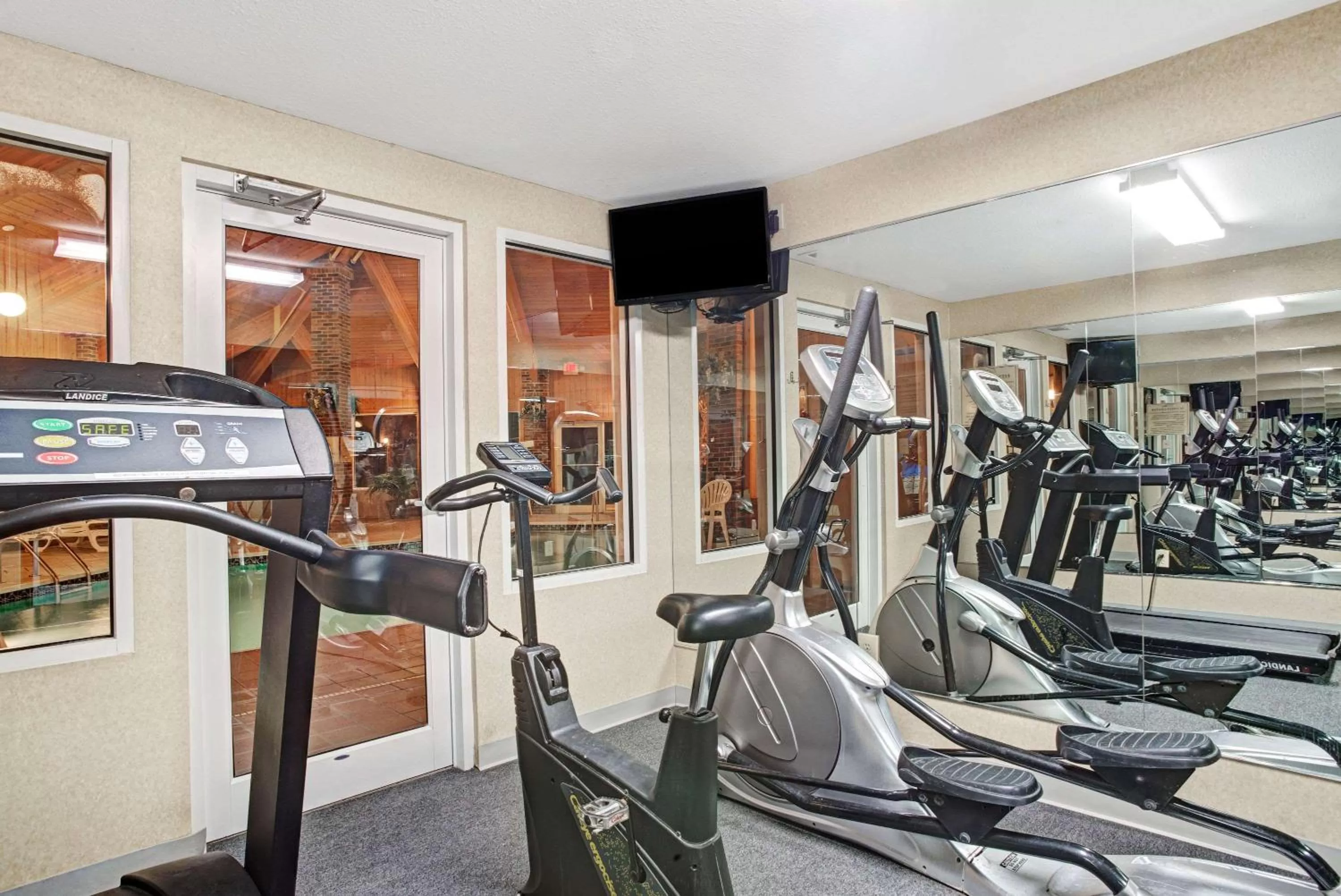 Fitness centre/facilities in Baymont by Wyndham Indianapolis
