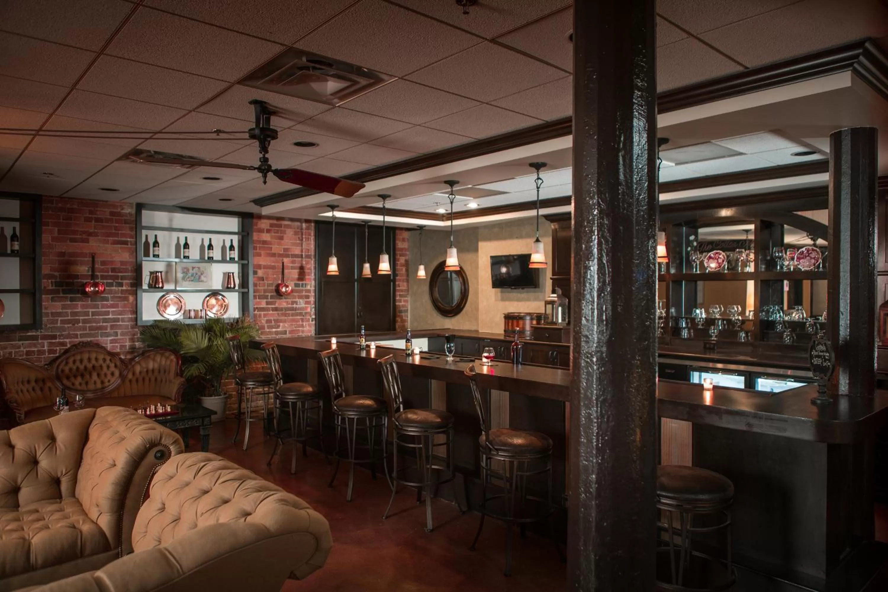 Lounge or bar in The Historic Brookstown Inn, Trademark Collection by Wyndham