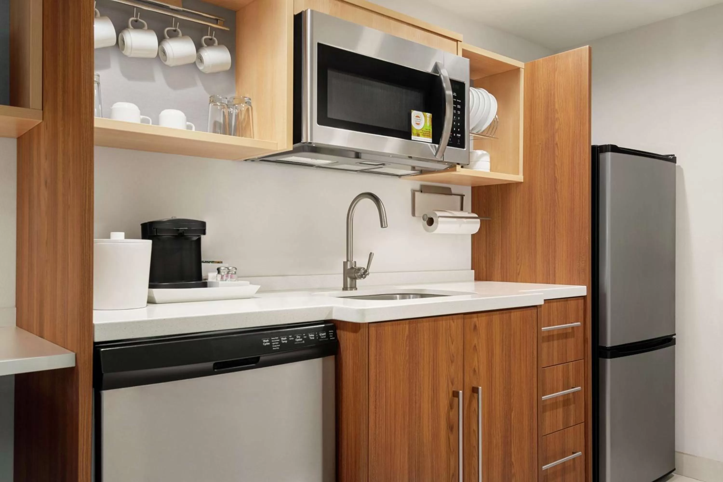 Kitchen or kitchenette in Home2 Suites by Hilton Woodbridge Potomac Mills