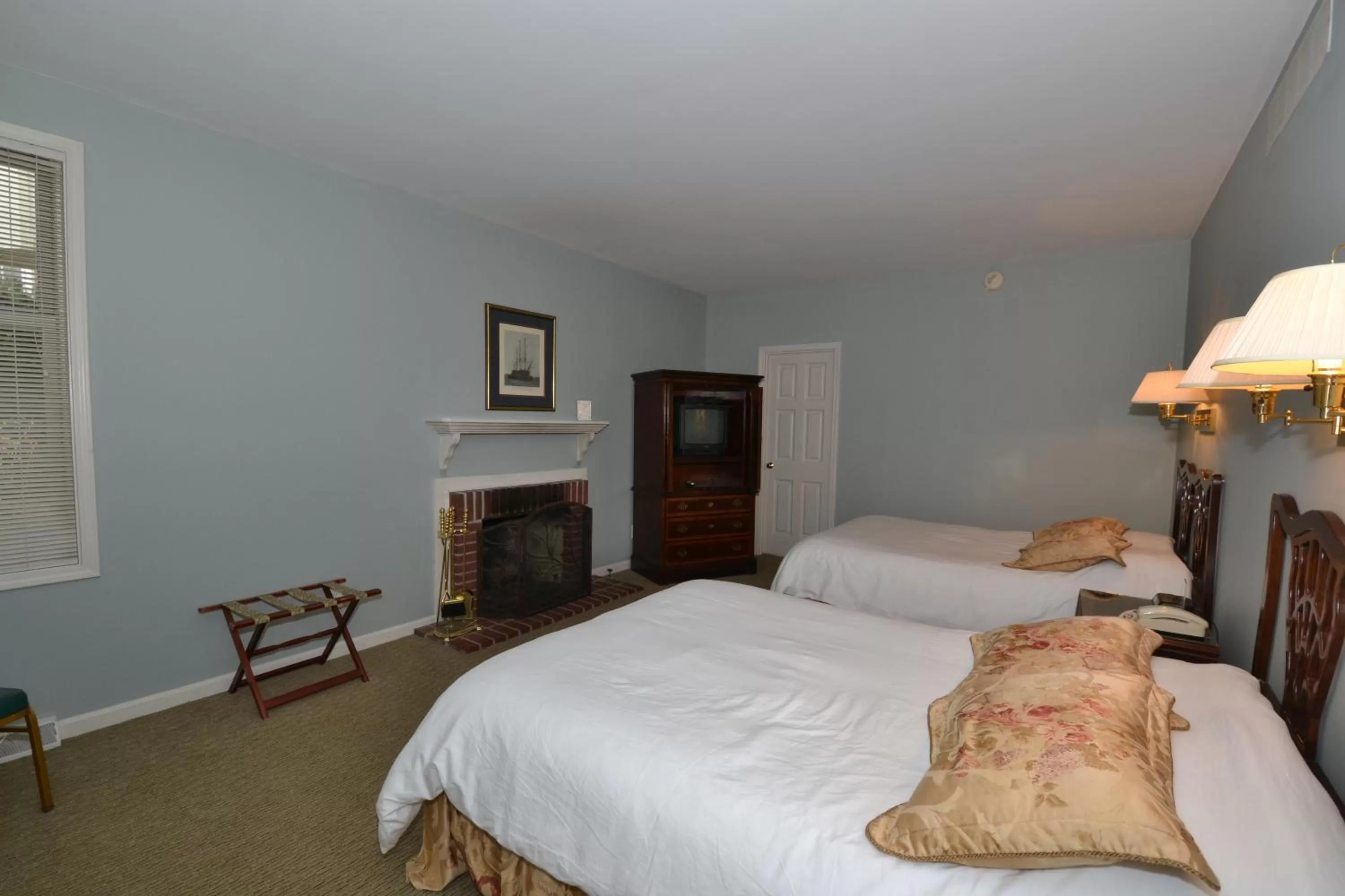 Bed in Century Suites Hotel