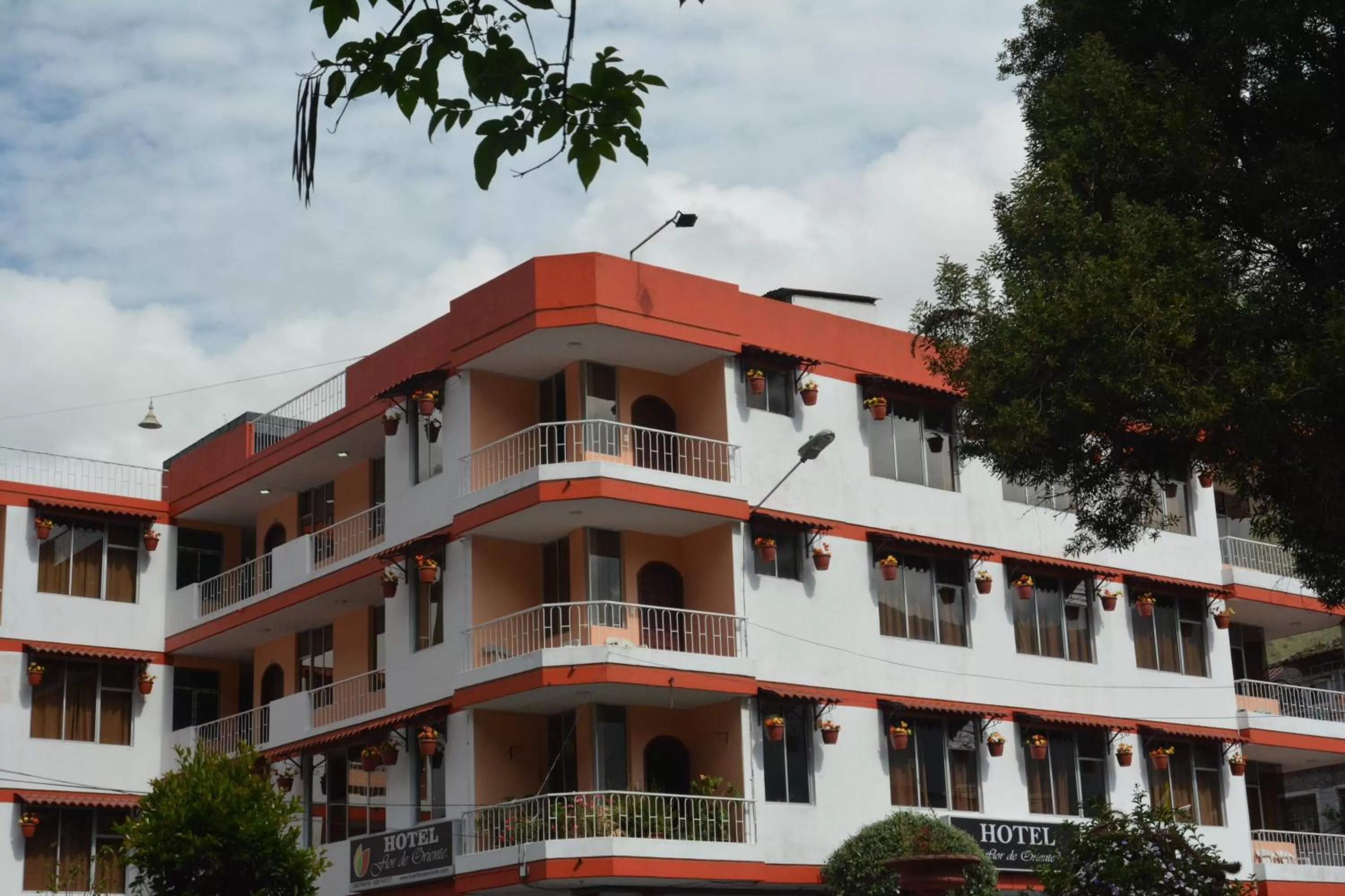 Property Building in Hotel Flor de Oriente