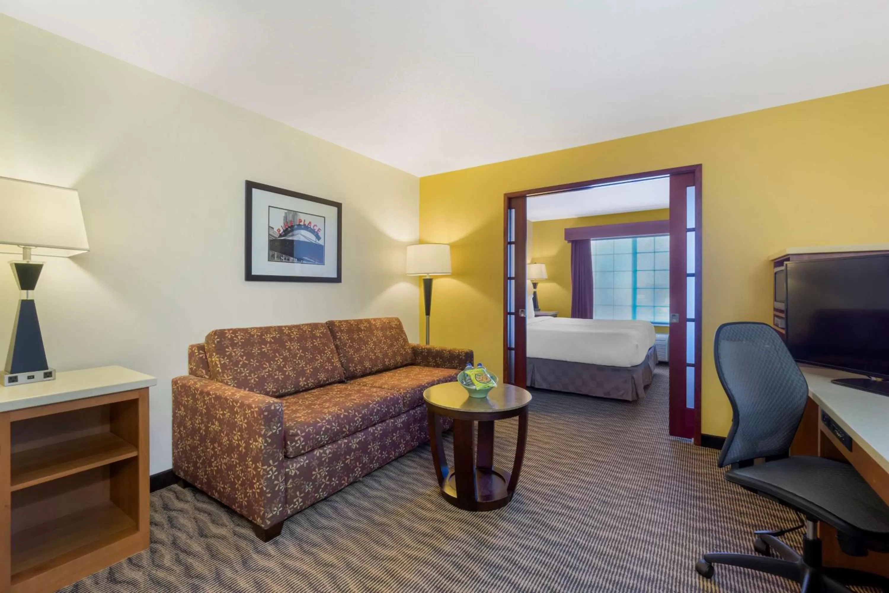 Photo of the whole room in Best Western Plus Park Place Inn & Suites