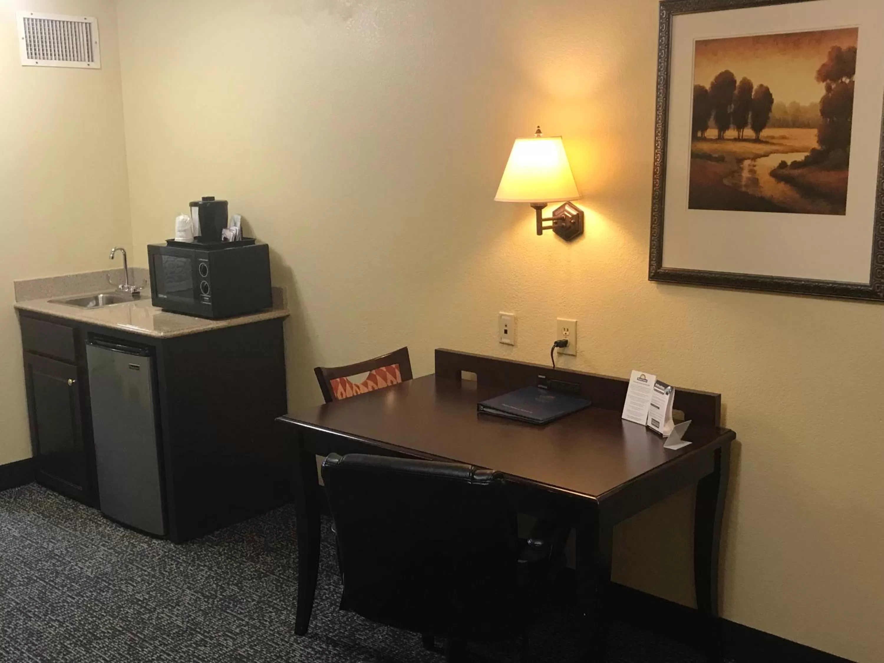Coffee/tea facilities in Days Inn & Suites by Wyndham Tucker/Northlake